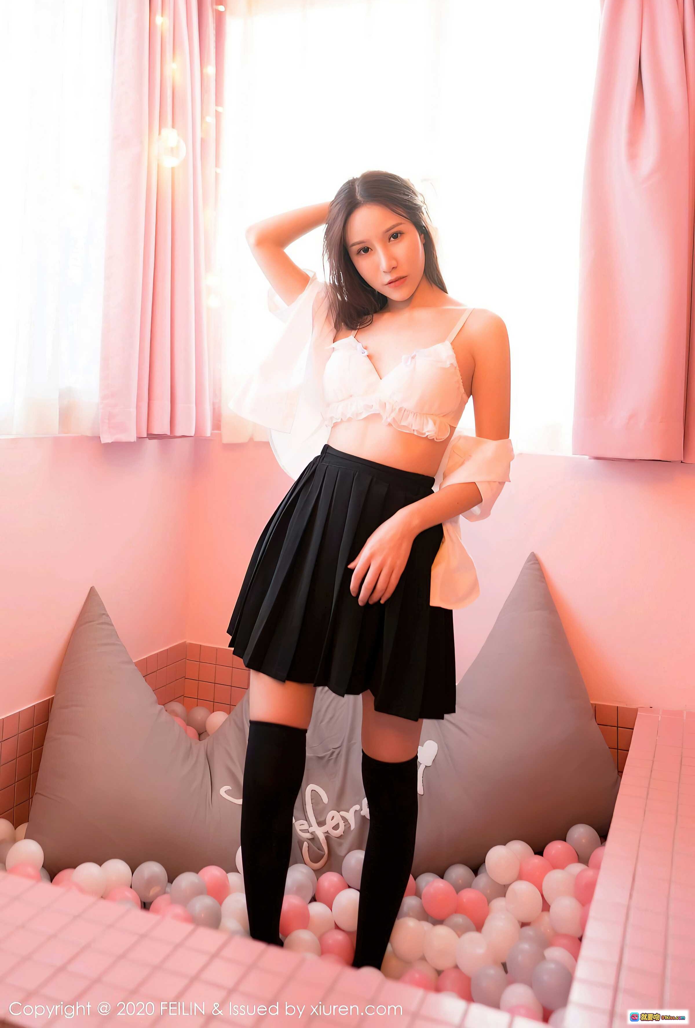 图片[4] - 苻苓粉色球池写真 | 白衬衫黑短裙红领带 | 黑丝美腿少女风 | FEILIN Vol.361 2020.12.29 - 就要吻
