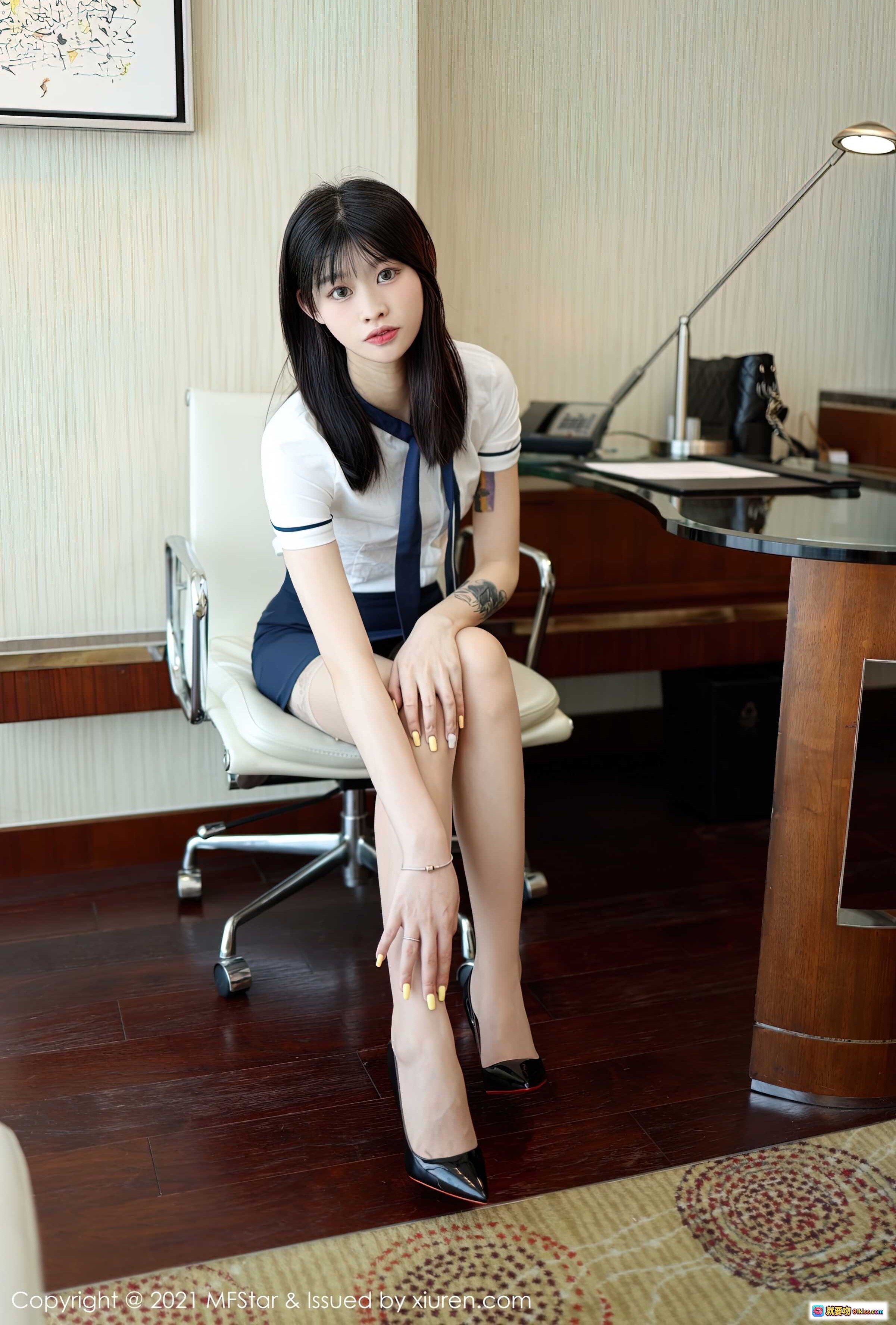 图片[10] - MFStar模范学院77QiQi职场OL风白衬衫短裙黑丝美腿高跟鞋写真 Vol.516 2021.07.23 - 就要吻