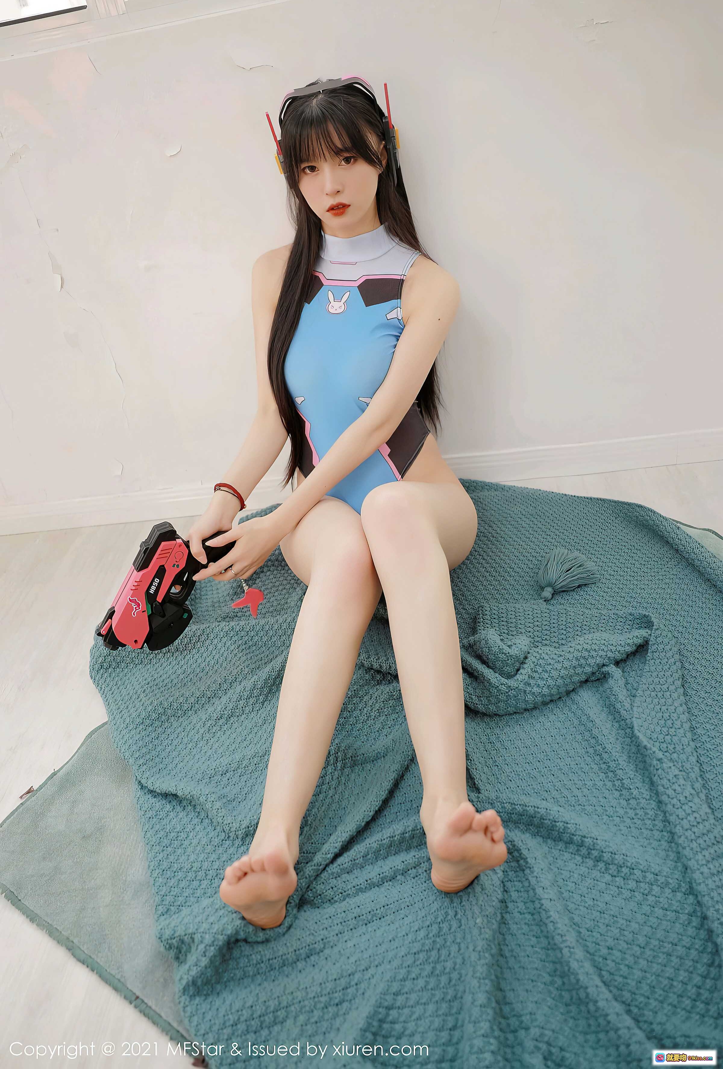 图片[1] - 桃香子MFStar模范学院Vol.462蓝粉连体衣兔耳头饰游戏手柄写真41P高清图集 - 就要吻