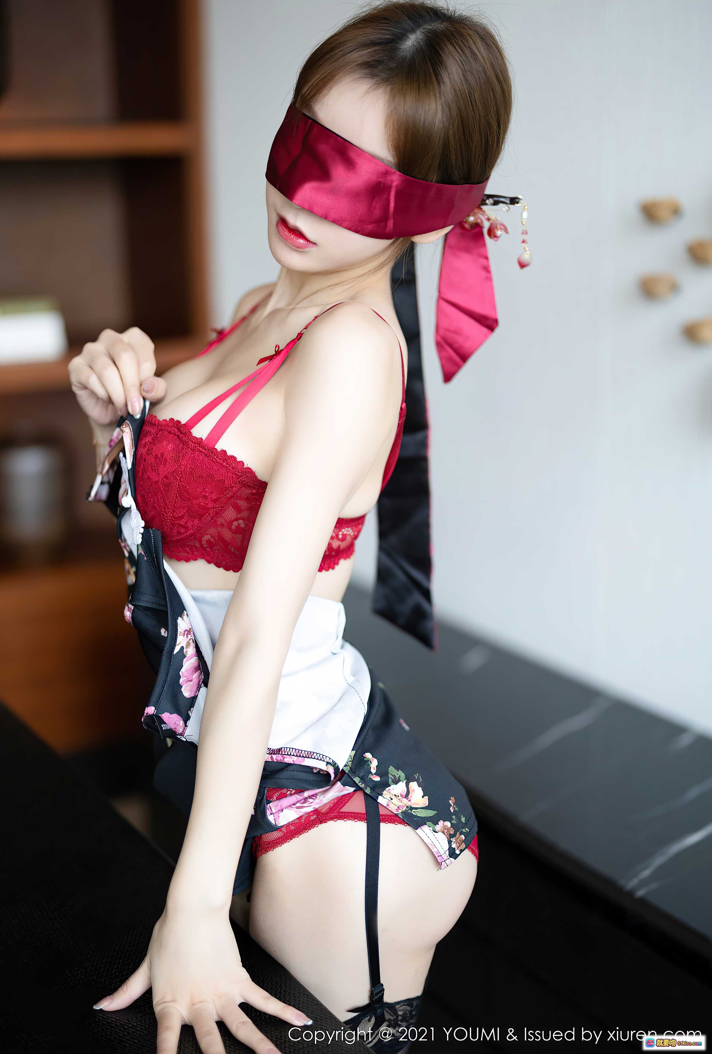 图片[10] - 周于希Sandy黑丝美腿花色旗袍性感写真 | YOUMI Vol.625 2021.04.01 精美室内私房照 - 就要吻