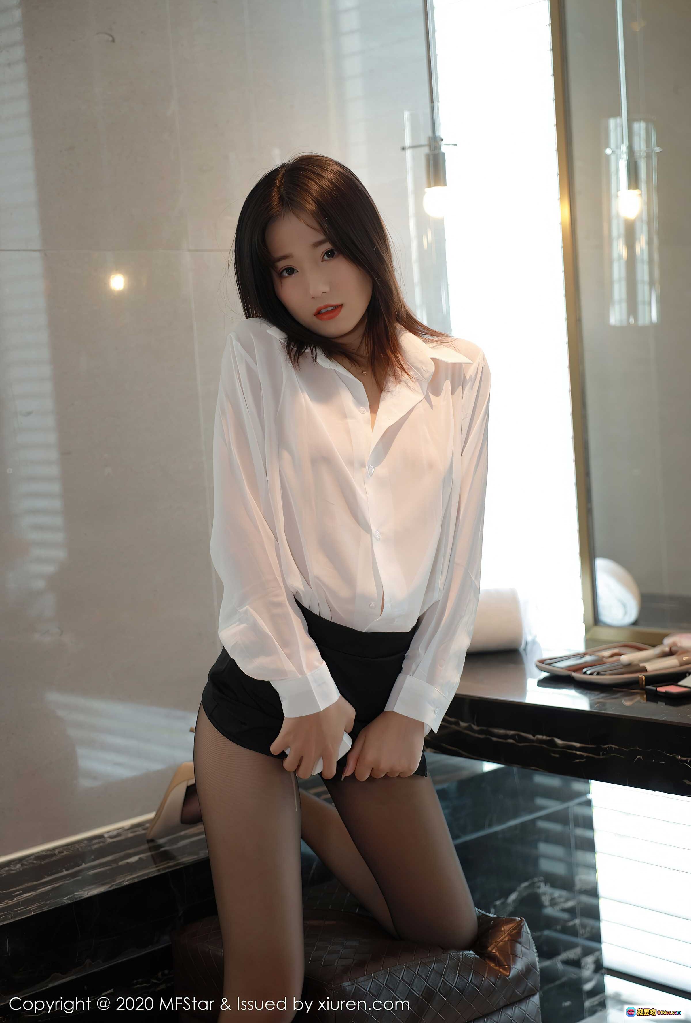 图片[7] - 仓井优香白衬衫黑短裙丝袜高跟鞋写真 | MFStar模范学院Vol.370 2020.08.17 优雅性感室内大片 - 就要吻