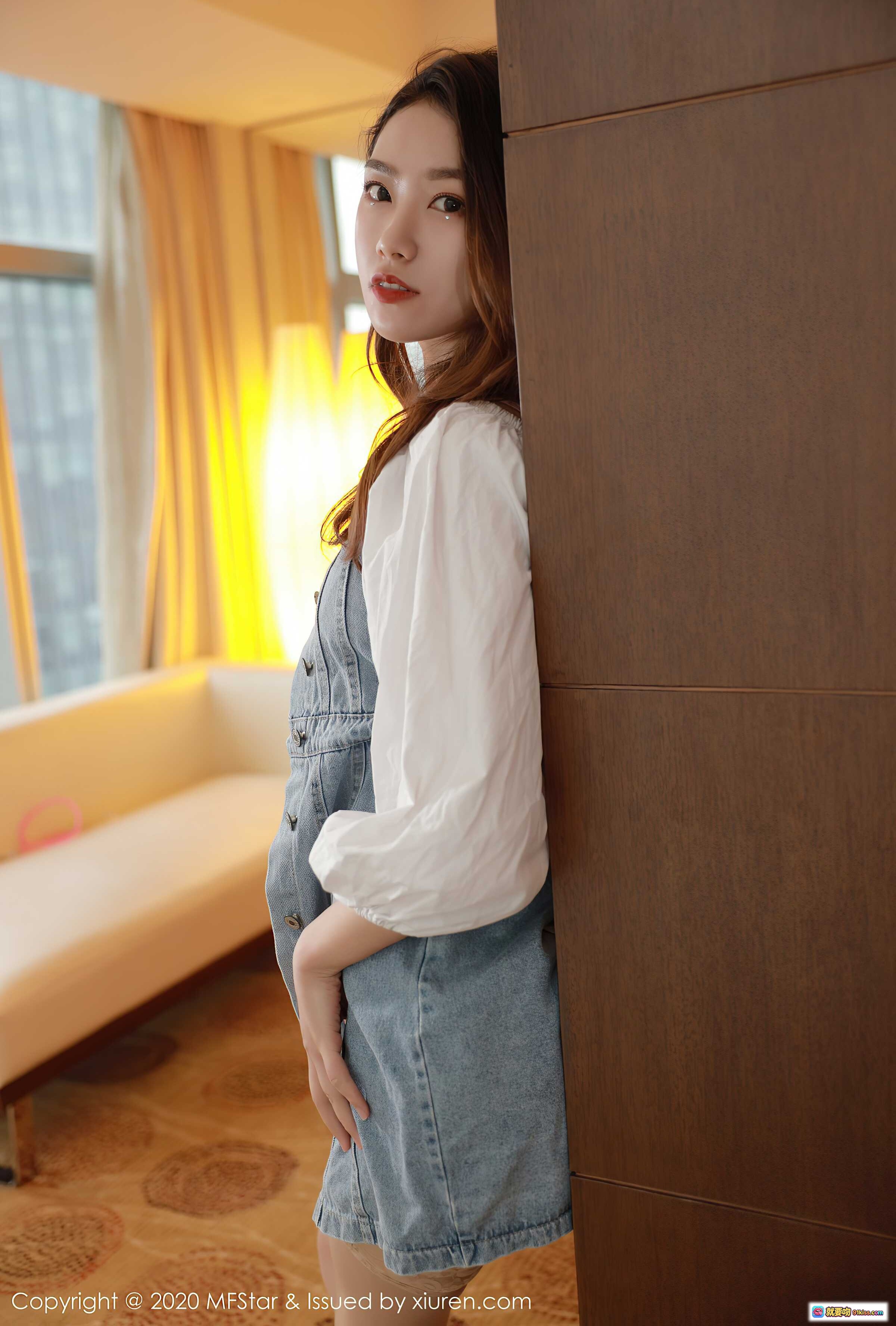 图片[7] - 方子萱MFStar模范学院2020.11.18 VOL.414 白衬衫牛仔裙粉丝带美腿写真高清图集 - 就要吻