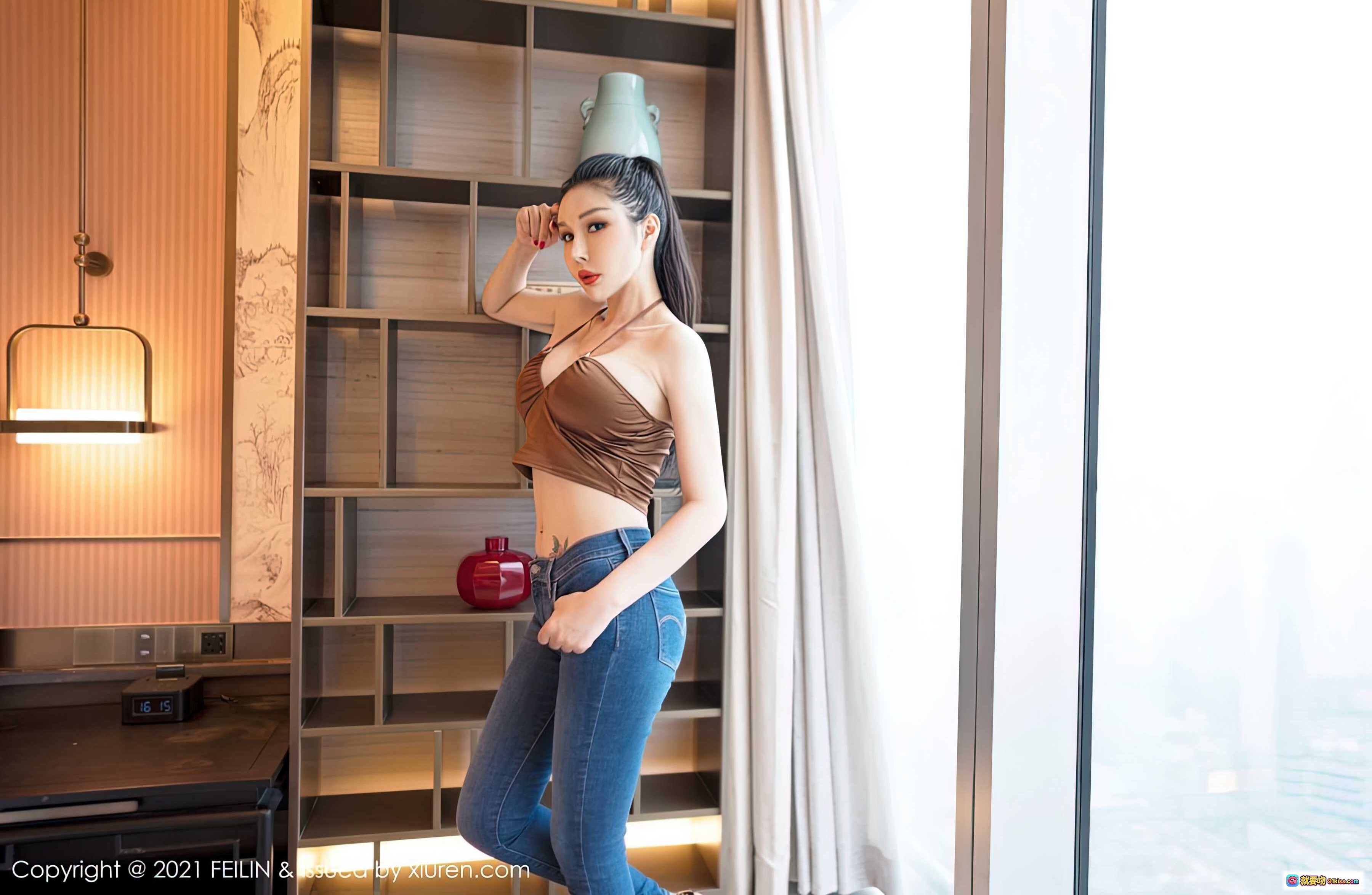 图片[10] - 田冰冰性感写真 | 豹纹高跟鞋+紧身牛仔裤+露脐上衣 | FEILIN 2021 Vol.395 精美室内私房照 - 就要吻