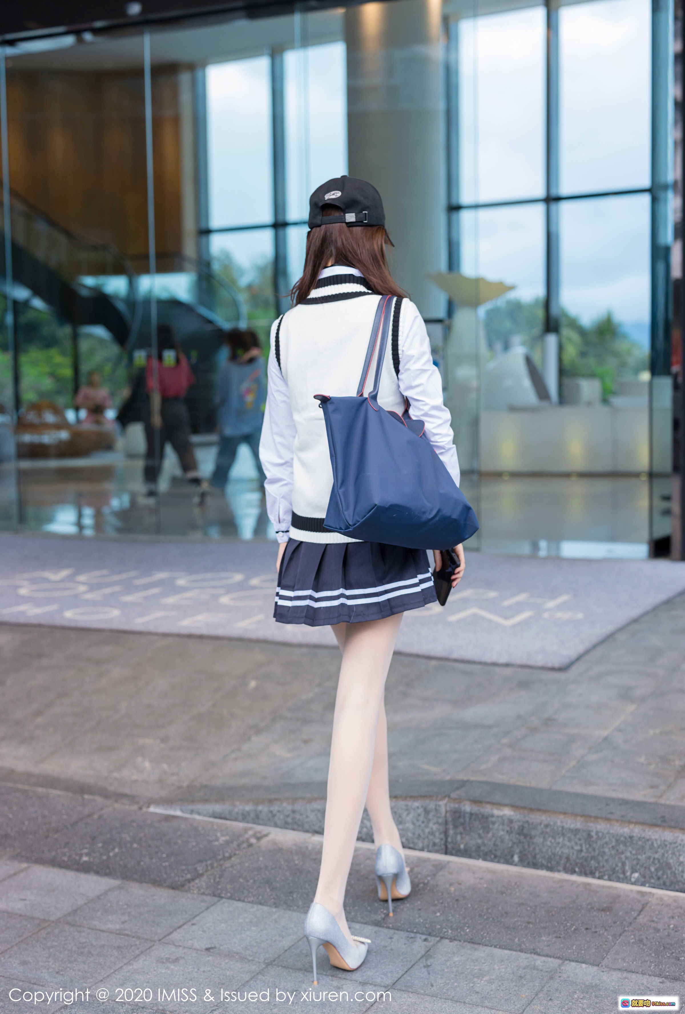 图片[10] - 杨紫嫣Cynthia丝袜美腿高跟鞋写真 | IMiss Vol.467 2020.04.30 精美室内拍摄 优雅时尚穿搭 - 就要吻