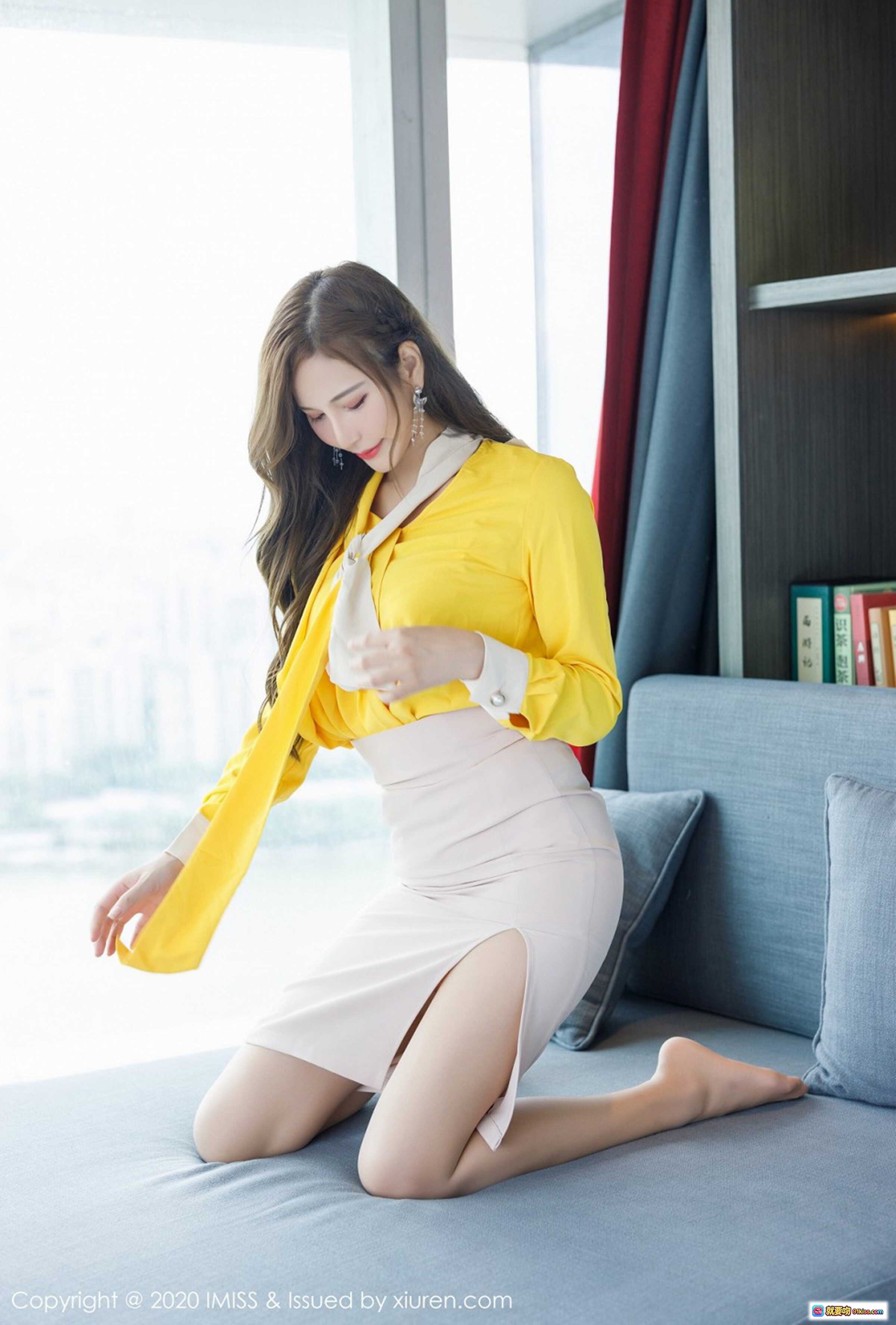 图片[3] - Lavinia肉肉黄色衬衫米色开衩裙高楼窗边写真性感优雅气质美女高清图集 - 就要吻