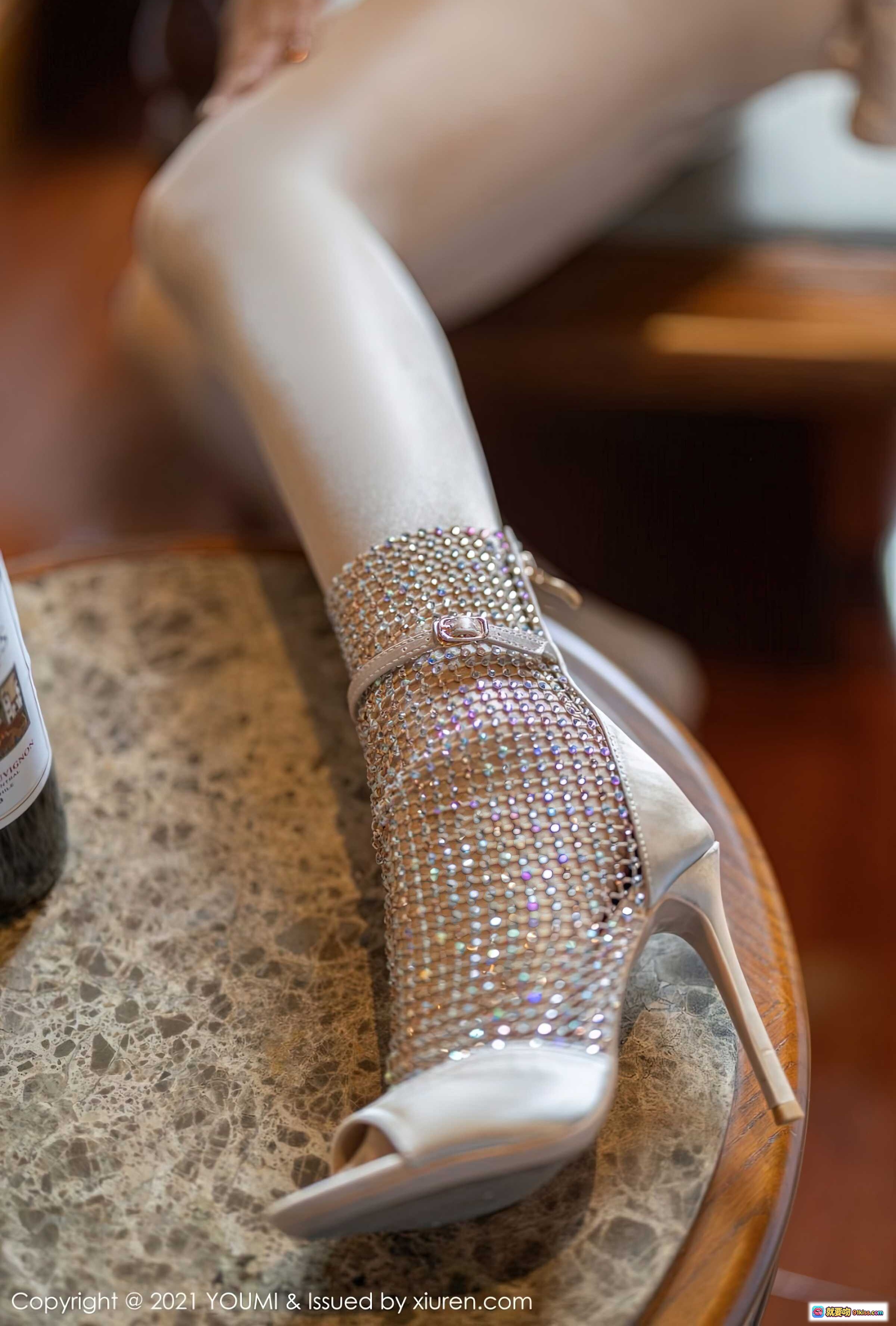 图片[1] - YOUMI允爾2021.07.07 Vol.664 高跟鞋美腿写真 璀璨水钻装饰 丝滑质感 轻奢优雅风 - 就要吻