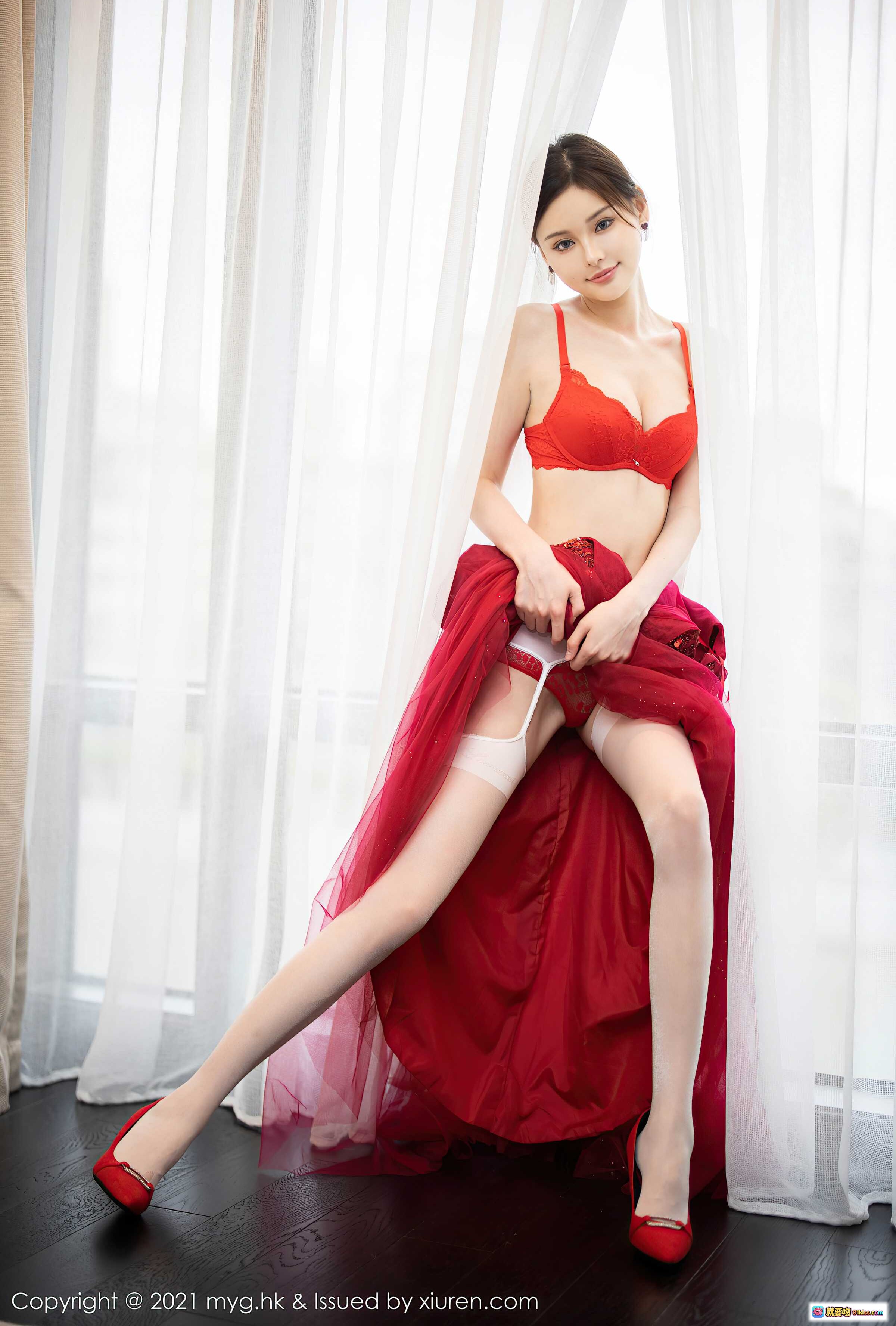 图片[9] - 小夕juju红色礼服写真 | 优雅转身裙摆飞扬 | 高跟鞋搭配大理石背景 | MyGirl美媛馆Vol.560精选图集 - 就要吻