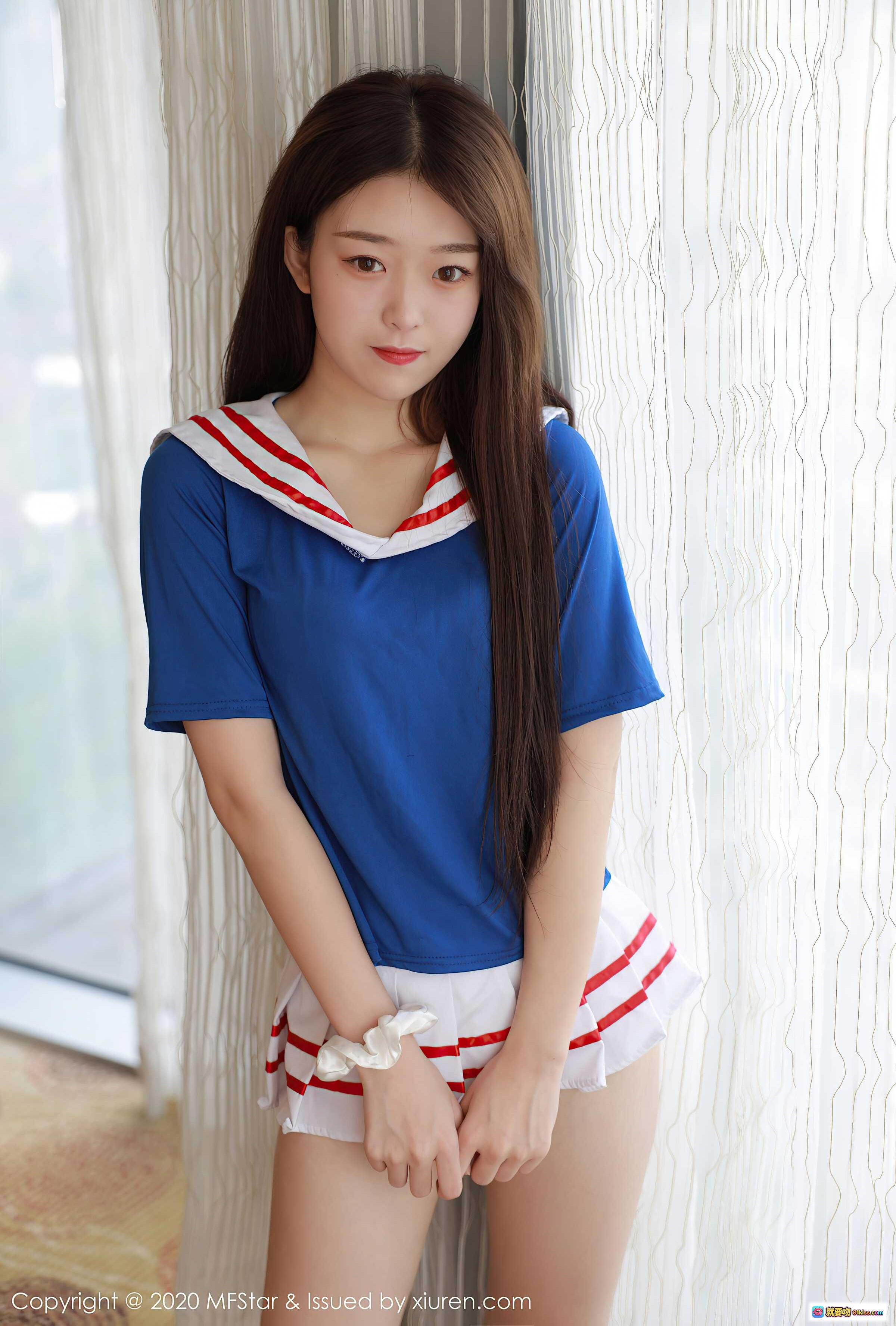 图片[8] - MFStar模范学院小奶瓶呜呜2020.09.28 Vol.395 蓝色水手服白短裙清新少女写真室内窗边自然光美腿穿搭 - 就要吻