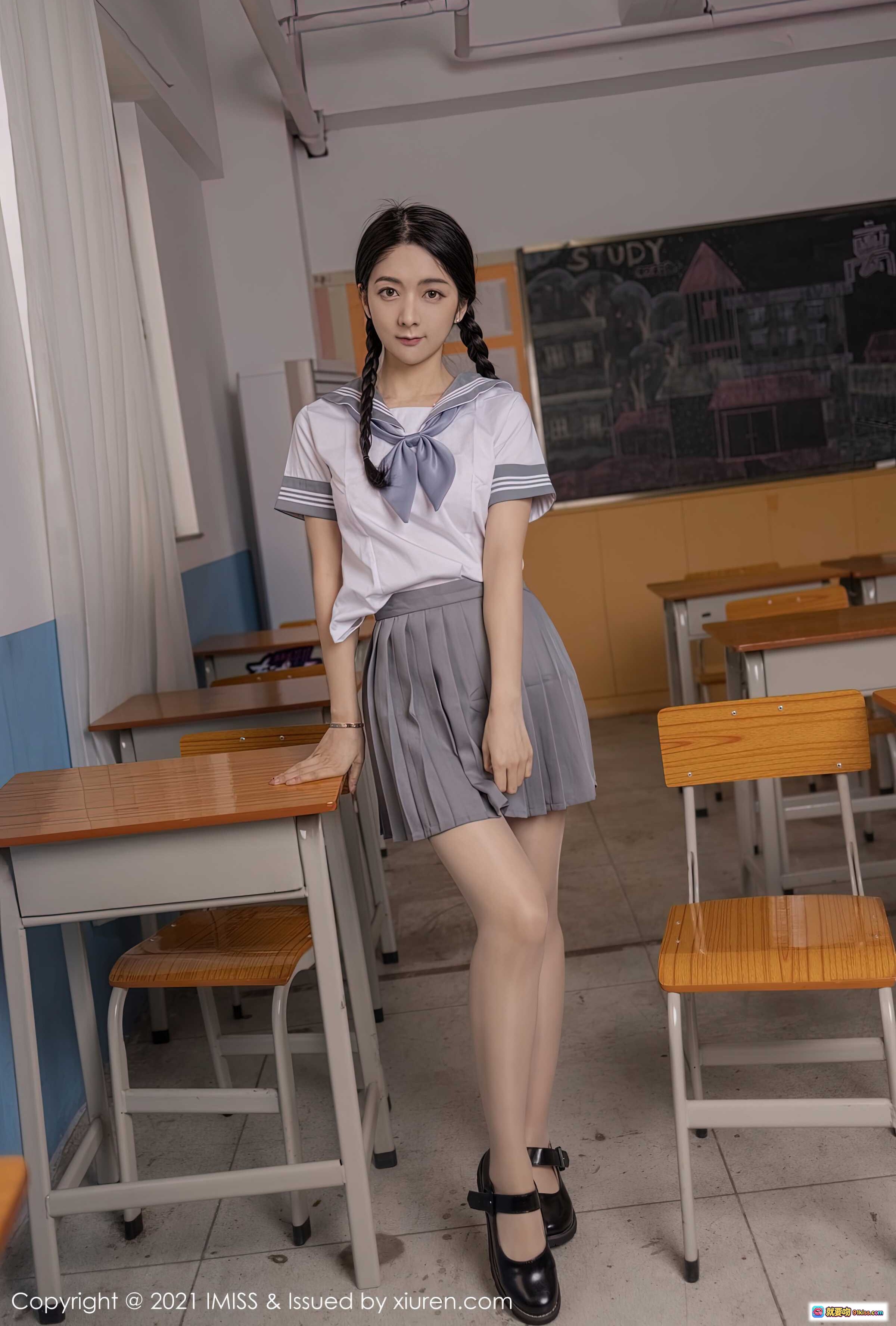 图片[1] - IMiss Angela 学院风制服少女教室写真 丝袜美腿双马尾清纯校园风摄影集 - 就要吻