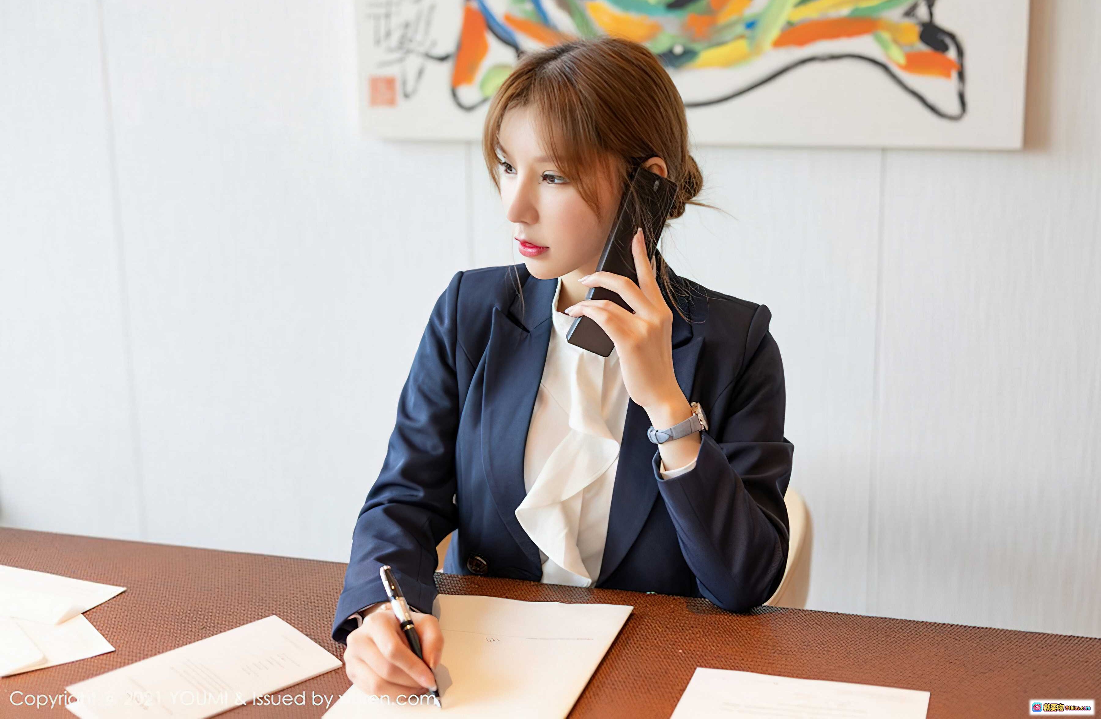 图片[10] - 周于希Sandy职场精英形象 | 开发部经理专注办公场景 | 商务西装白衬衫专业写真 | YOUMI 2021 Vol.606高清图集 - 就要吻
