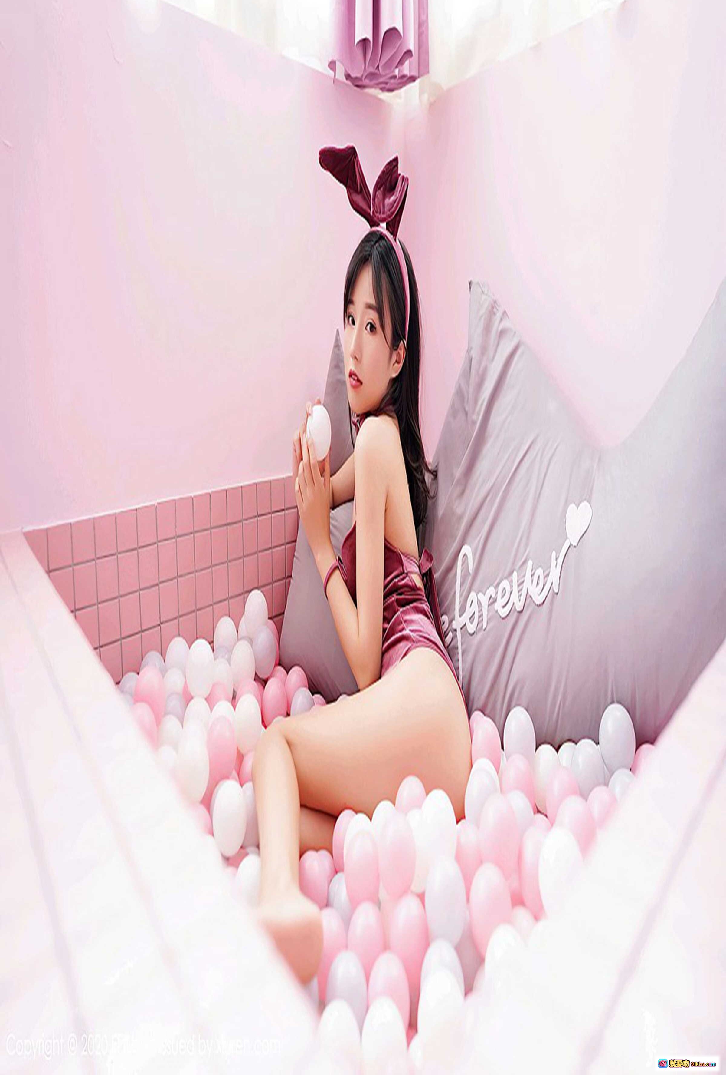 图片[4] - 仓井优香粉色球池写真 | 兔耳发箍丝绒泳衣 | 甜美少女风室内摄影 | FEILIN Vol.339 2020.09.01 - 就要吻