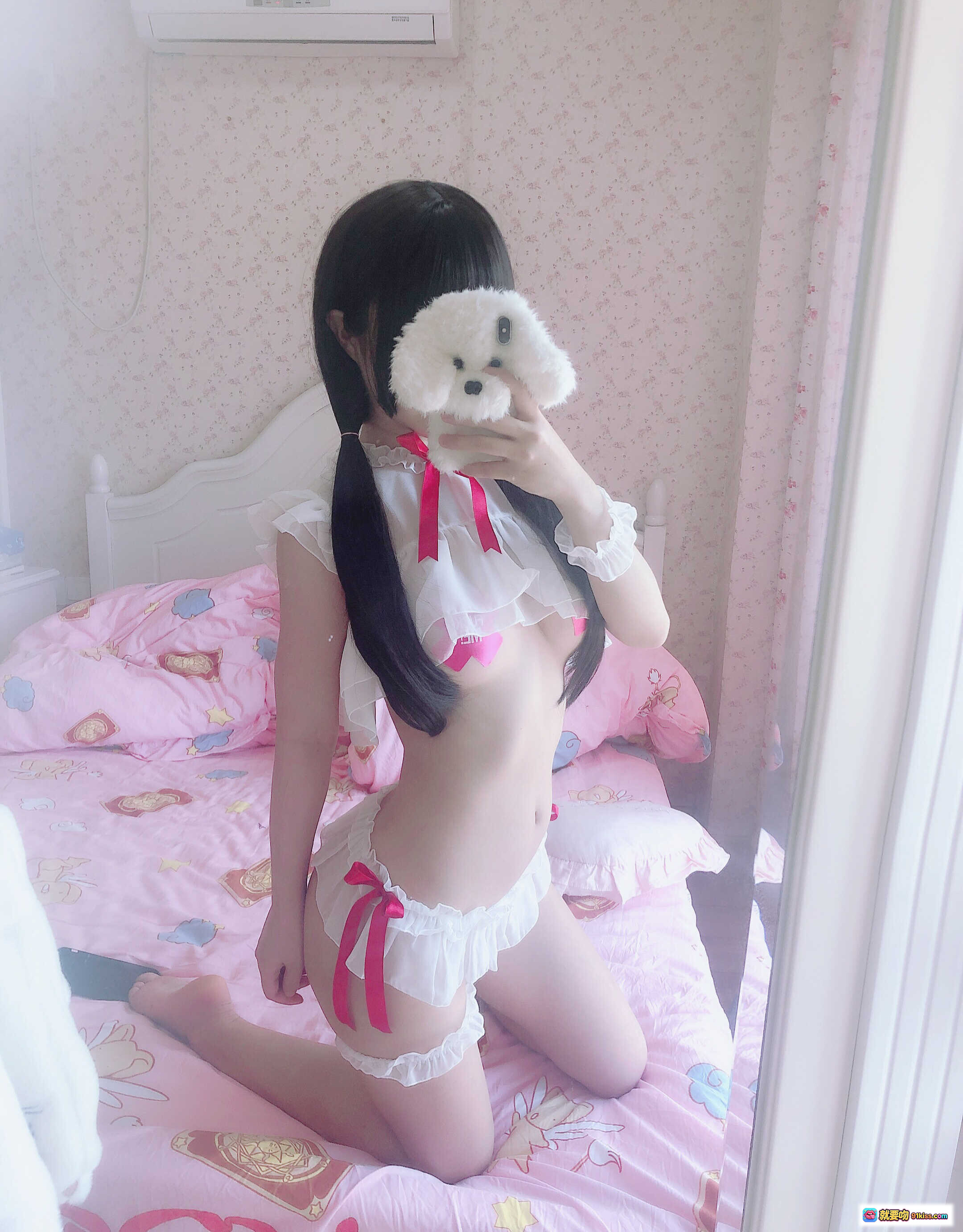 图片[8] - 桜井宁宁NO.029双马尾私房少女写真｜粉色卧室甜美风｜蕾丝边短裙+蝴蝶结上衣｜镜前自拍美腿特写 - 就要吻