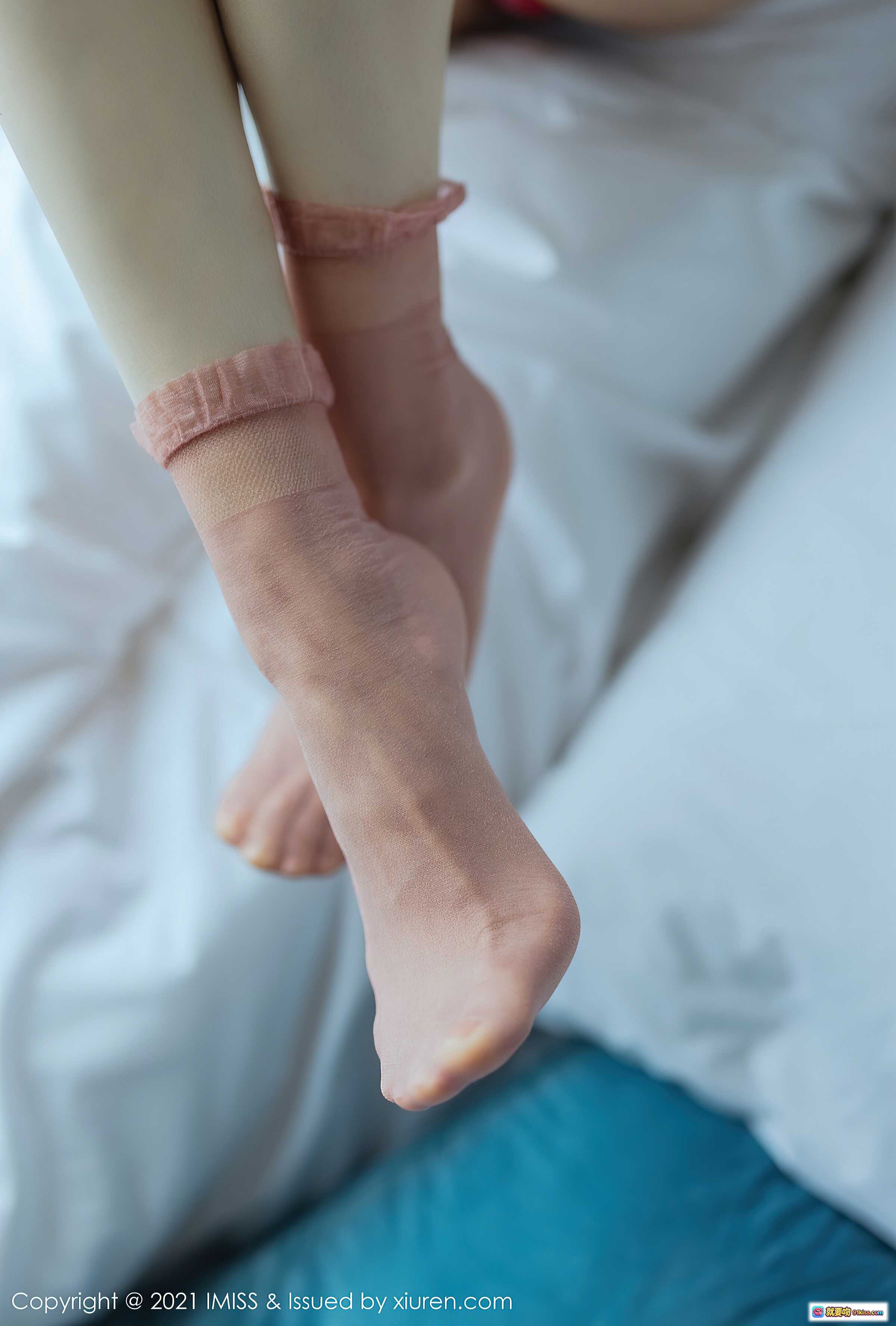 图片[1] - 小狐狸Kathryn粉色蕾丝袜美腿特写 | IMiss 2021 Vol.574 精致私房写真 - 就要吻