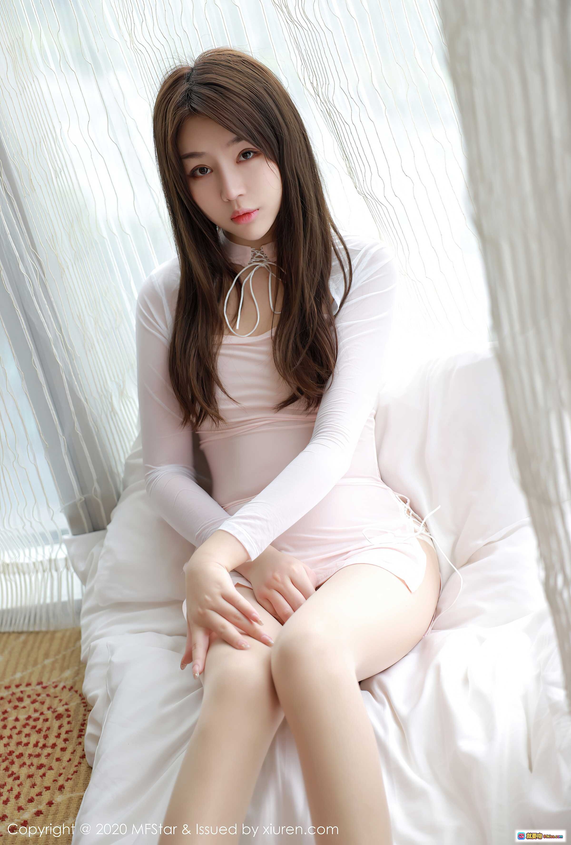 图片[5] - 梦梵 MFStar模范学院 2020.08.20 Vol.372 粉色透视长袖连衣裙 白床柔光写真 40P高清美图 - 就要吻