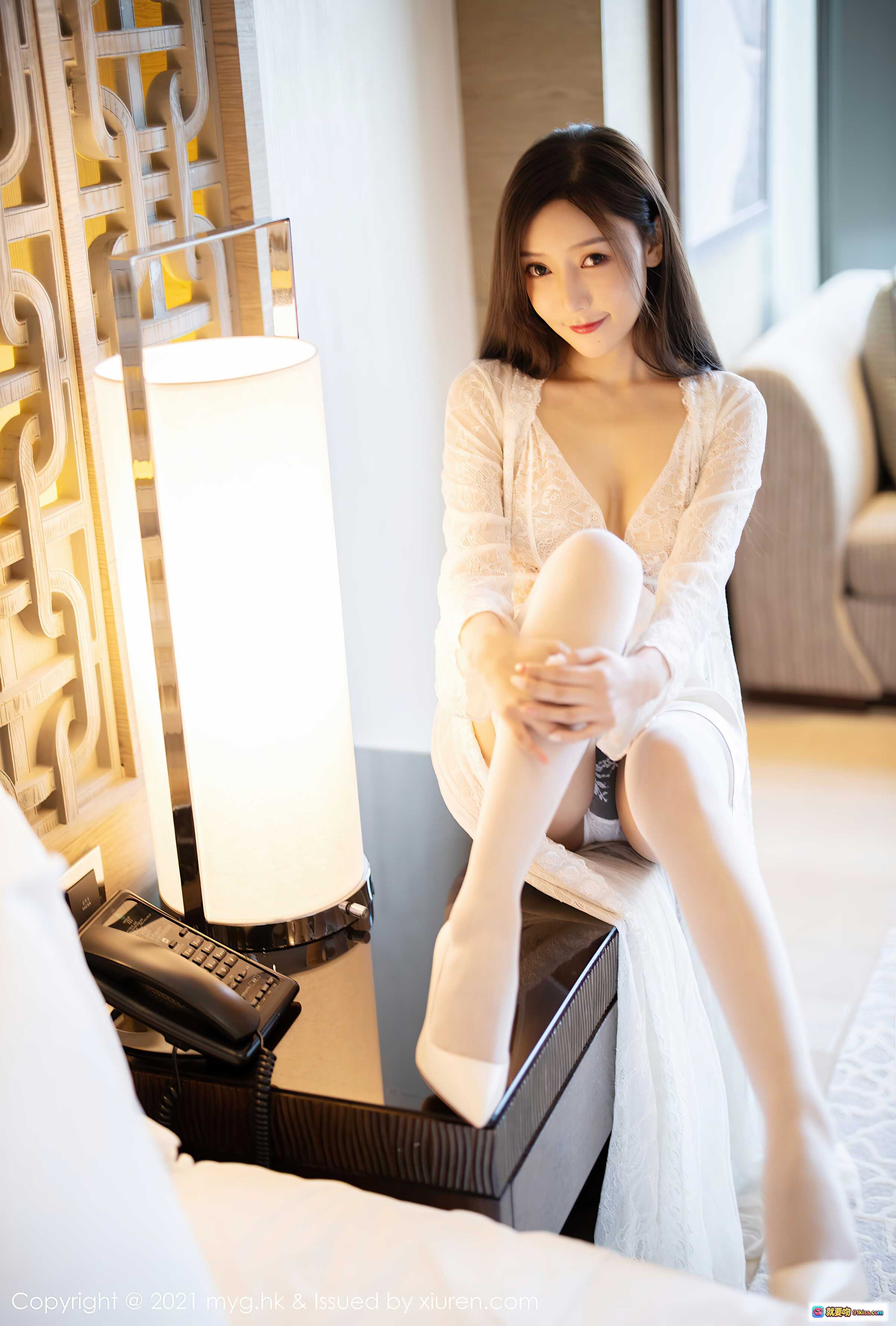 图片[8] - 王馨瑶yanni温柔写真 | 白色蕾丝裙优雅坐姿 | 自然光窗边美拍 | MyGirl美媛馆Vol.564高清图集 - 就要吻