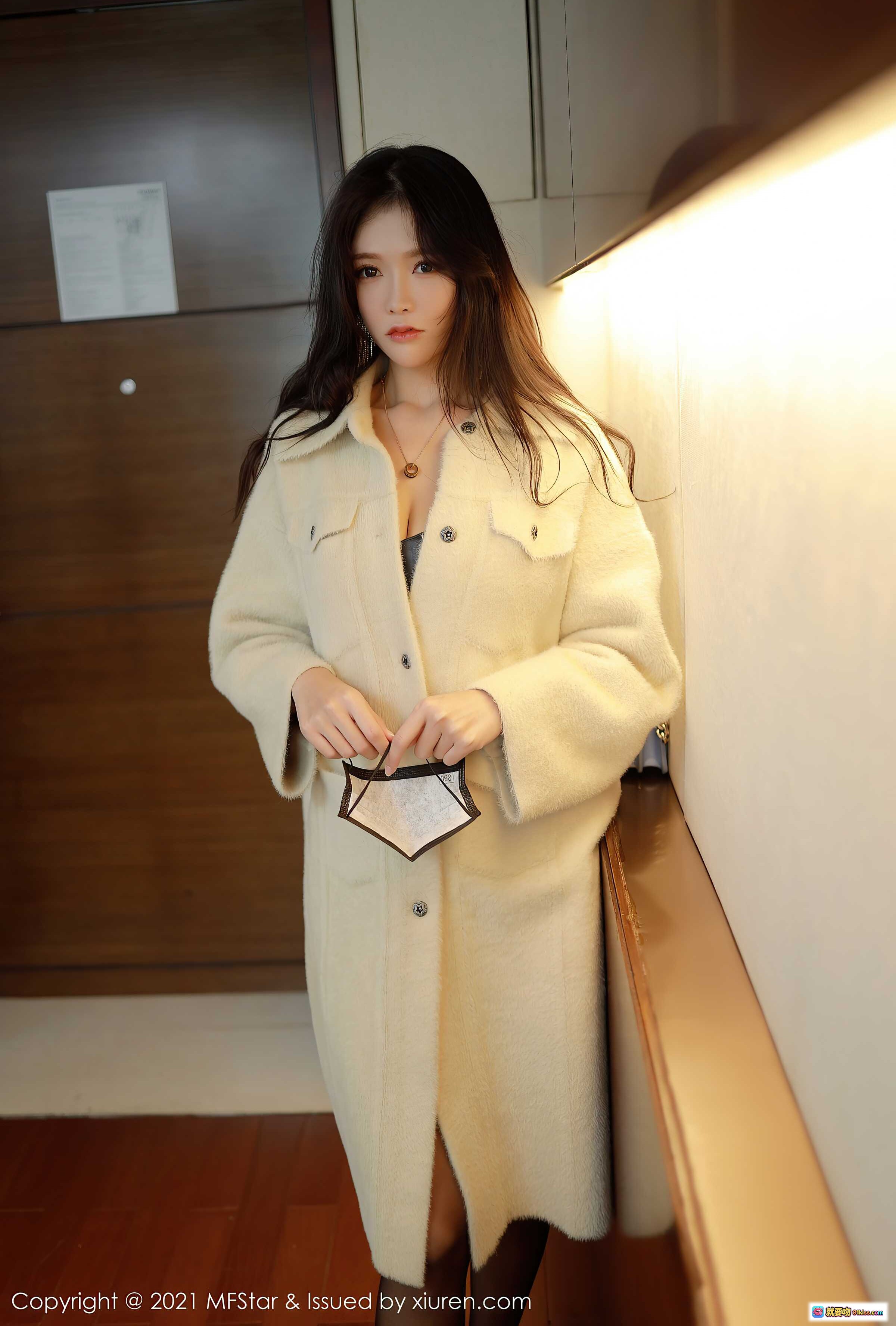 图片[10] - 娜比MFStar模范学院2021.01.22 VOL.445 美女室内写真 米色大衣黑丝高跟 优雅性感私房照 - 就要吻