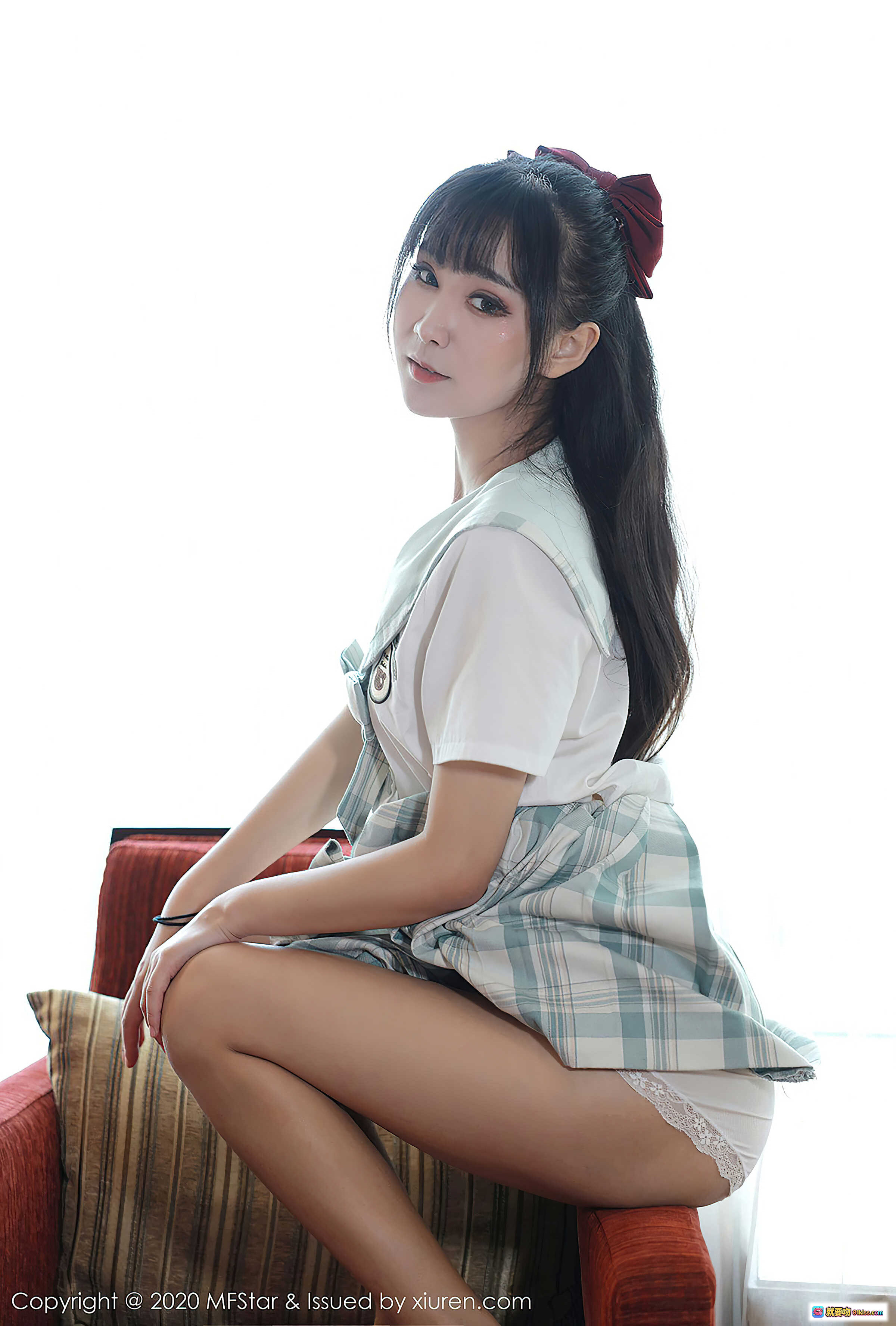 图片[9] - MFStar模范学院小果冻儿2020.09.15 Vol.386 白衬衫格裙少女红蝴蝶结沙发写真高清图集 - 就要吻