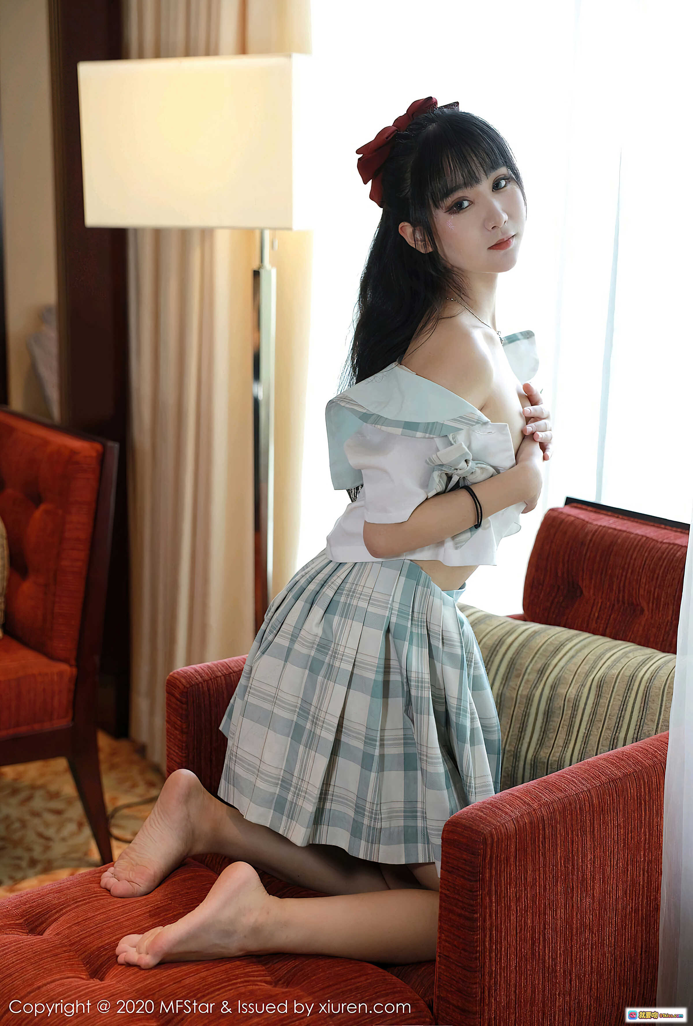 图片[5] - MFStar模范学院小果冻儿2020.09.15 Vol.386 白衬衫格裙少女红蝴蝶结沙发写真高清图集 - 就要吻