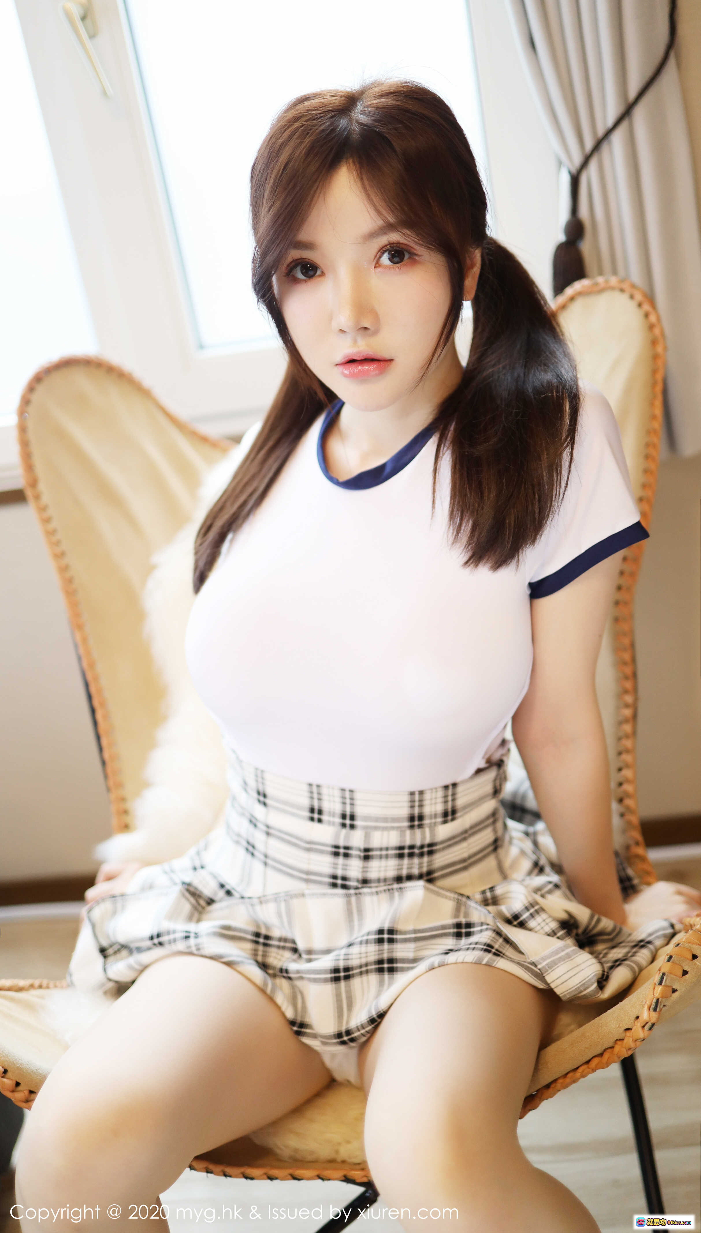 小夕juju校园风写真 | 白色T恤格子短裙少女感十足 | MyGirl美媛馆Vol.530高清图集 - 就要吻
