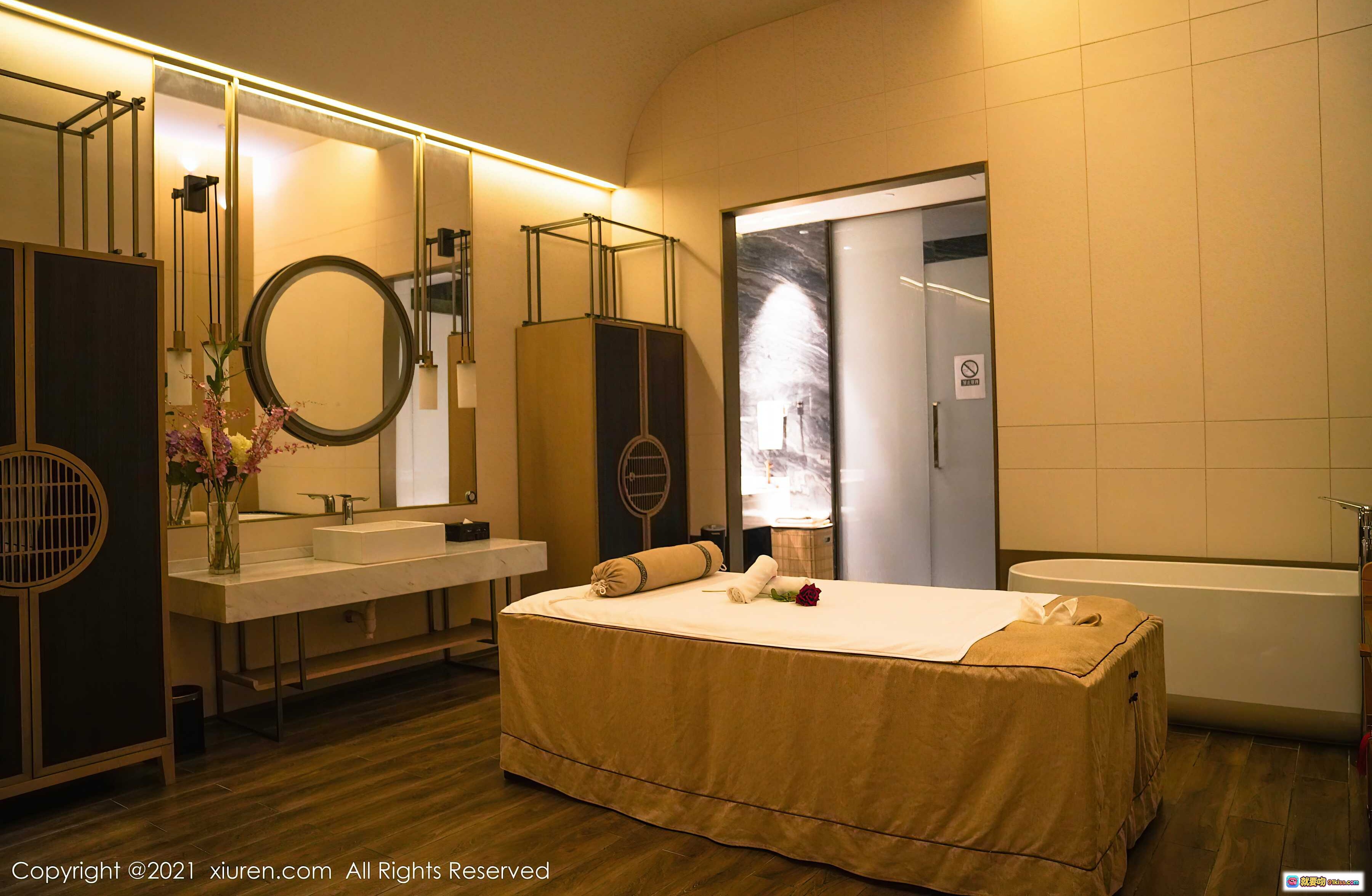 图片[1] - 奢华SPA按摩房｜独立浴缸+圆形镜面+木质地板+温馨灯光设计｜周于希Sandy同款私密理疗空间 - 就要吻