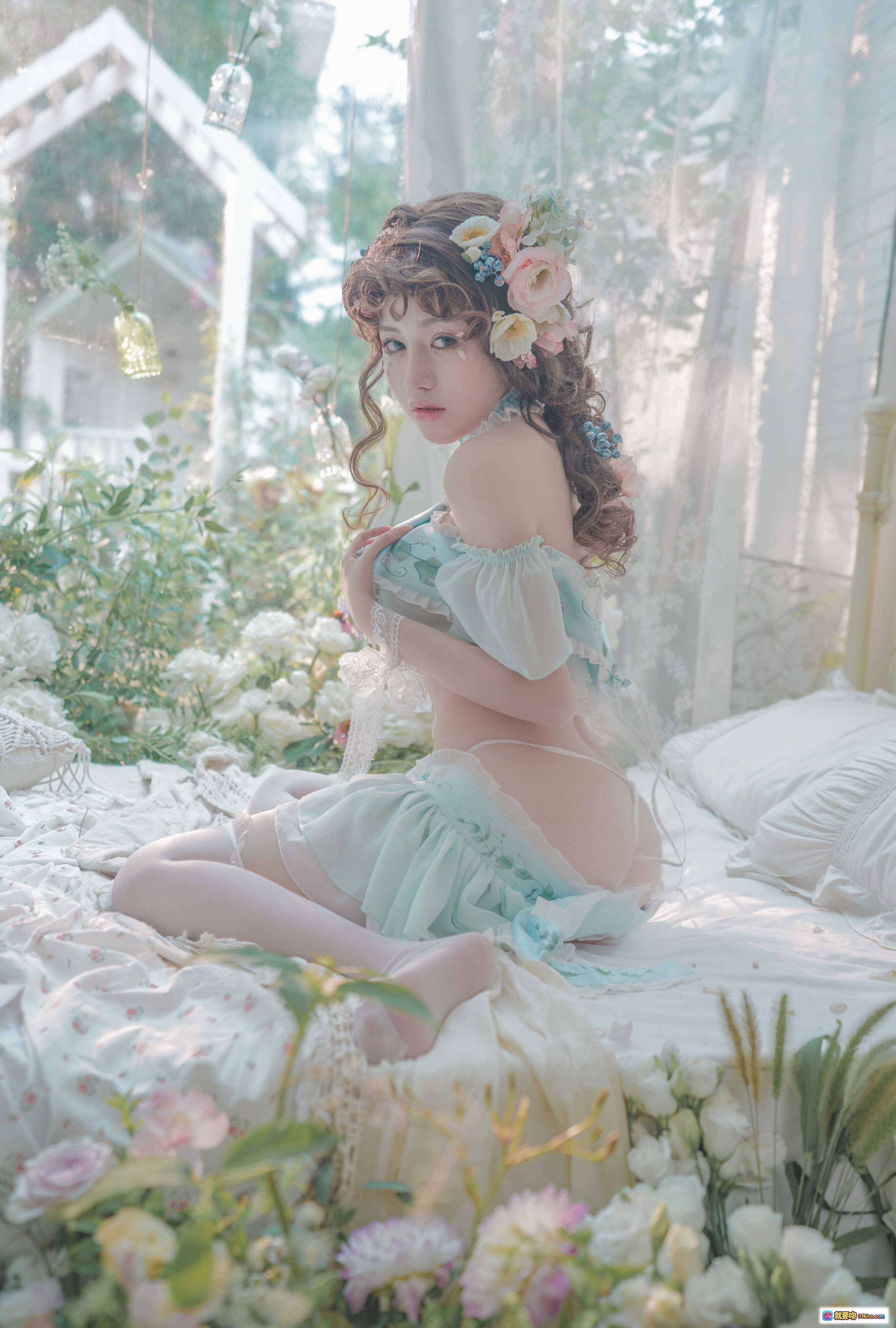 图片[1] - 一笑芳香沁NO.031豌豆公主｜梦幻花环少女写真｜洛丽塔风格｜柔光森林床景｜精致蕾丝裙装｜清新自然美拍 - 就要吻