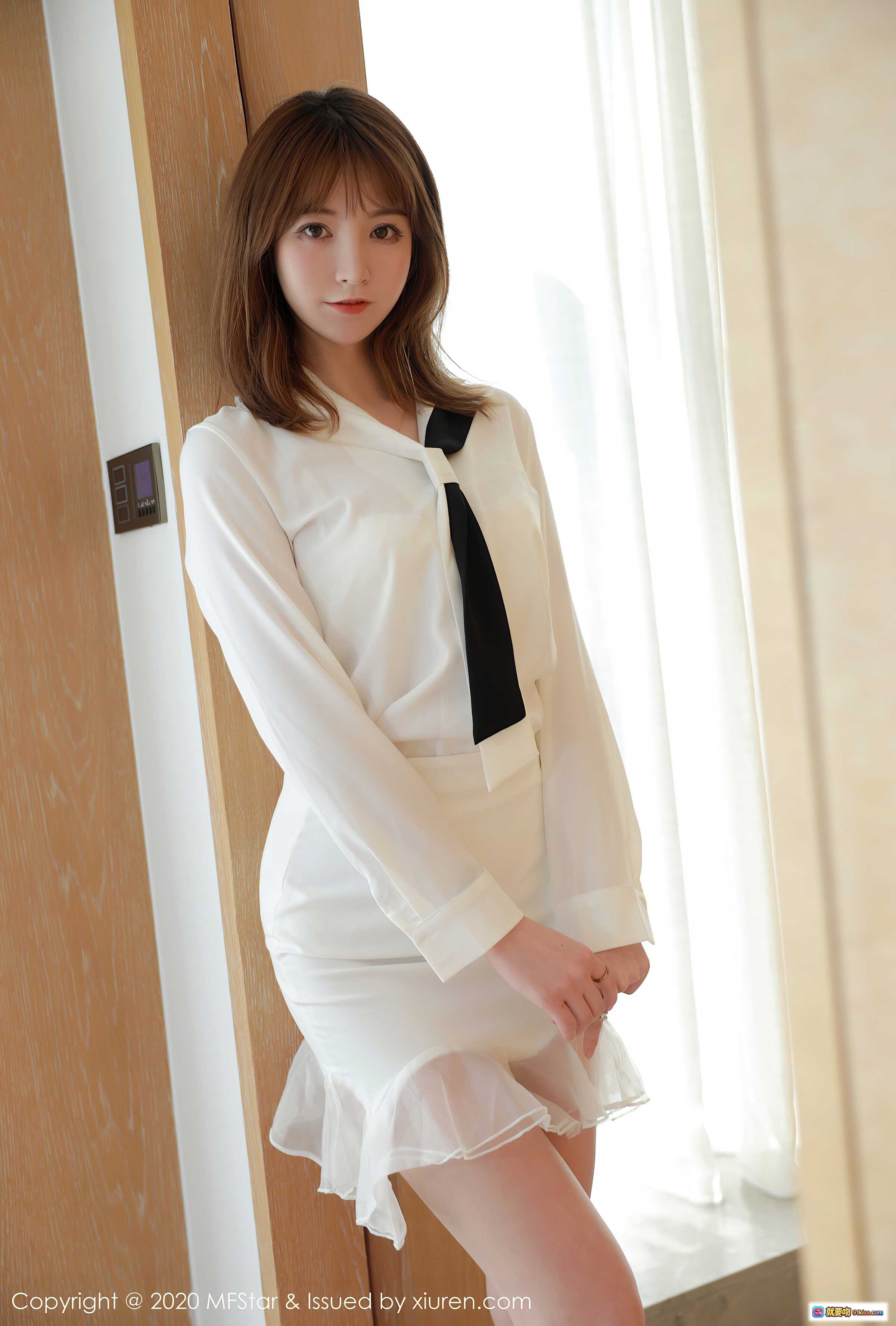 图片[8] - MFStar模范学院yoo优优2020.10.12 Vol.400 白色衬衫裙搭配LV包 清新甜美写真64P616M - 就要吻