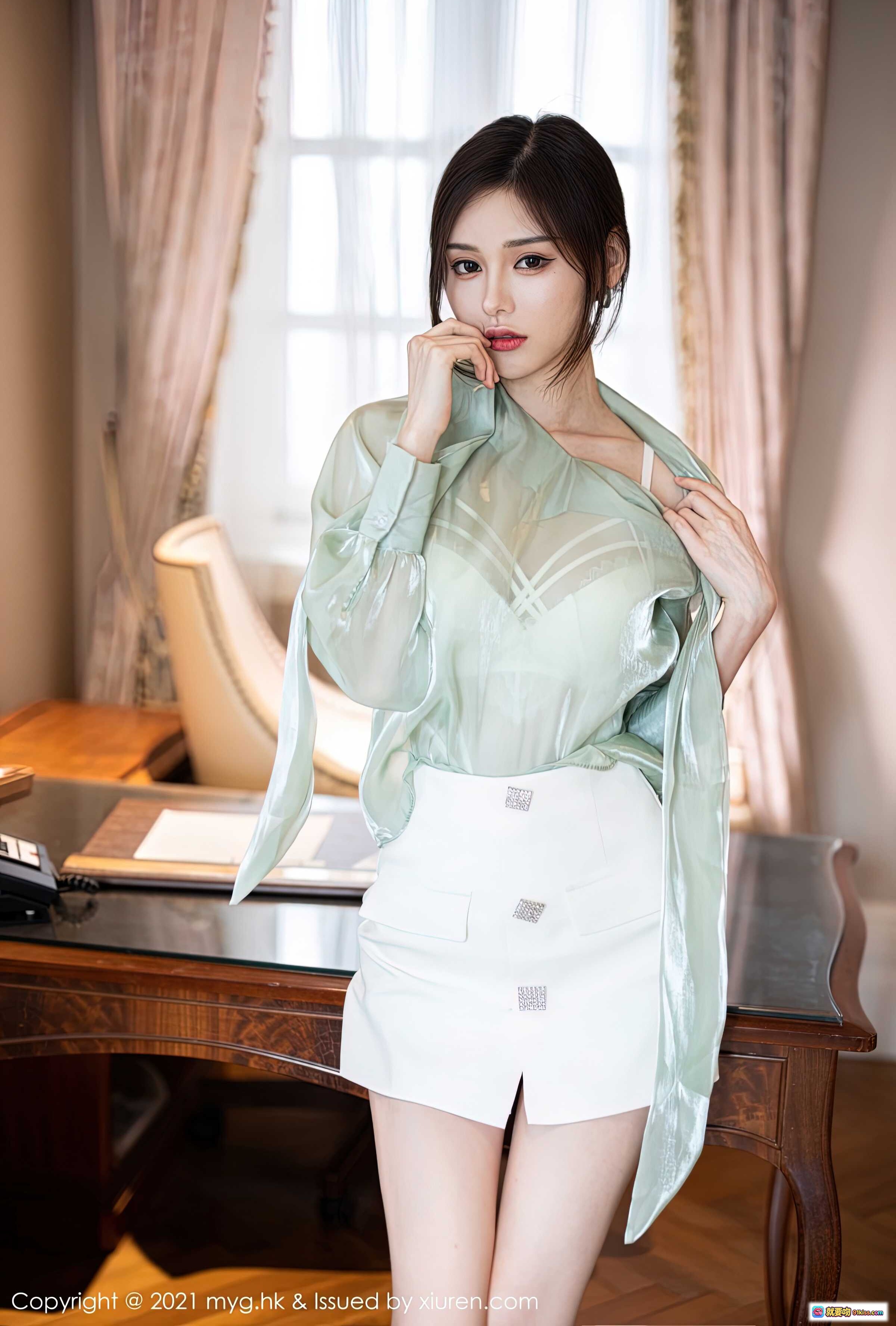 图片[8] - 小夕juju优雅写真｜浅绿透视衬衫搭配白色短裤｜MyGirl美媛馆2021.06.08 Vol.535高清图集 - 就要吻