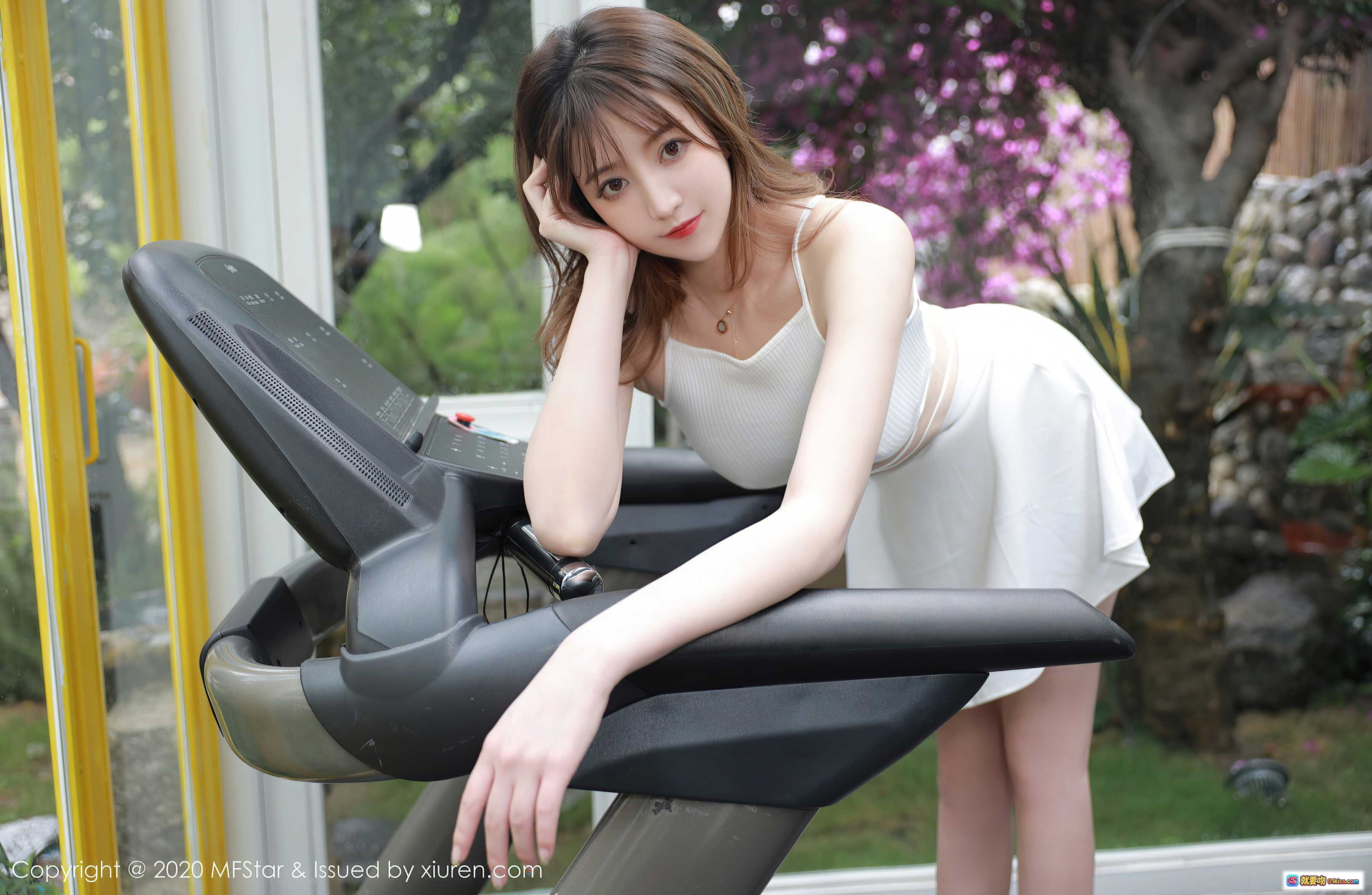 图片[9] - MFStar模范学院yoo优优健身单车写真 白色吊带裙运动风清纯美女室内健身房实拍高清图集 - 就要吻