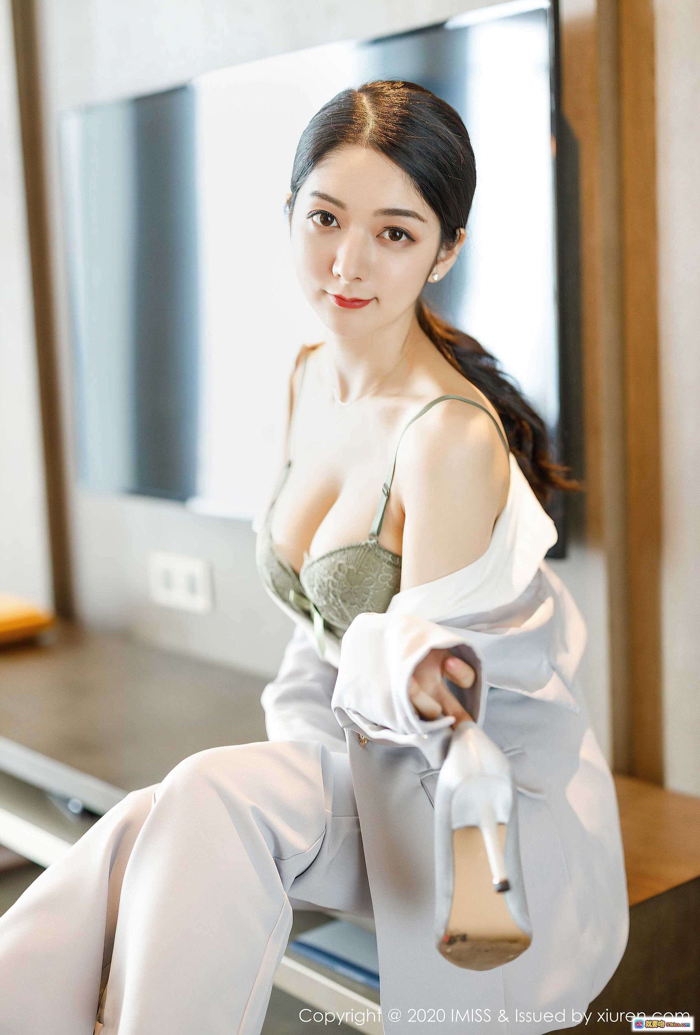 图片[9] - Angela小热巴性感写真：军绿内衣+黑丝美腿+高马尾侧颜，室内自然光私房摄影，Vol.483精选58图 - 就要吻