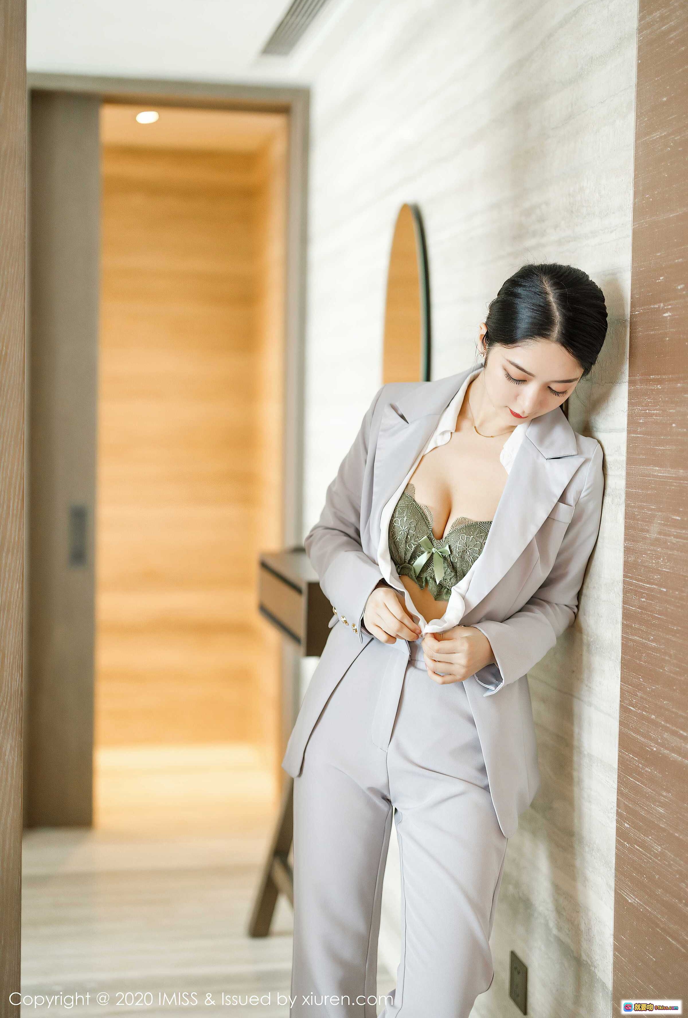 图片[2] - Angela小热巴性感写真：军绿内衣+黑丝美腿+高马尾侧颜，室内自然光私房摄影，Vol.483精选58图 - 就要吻