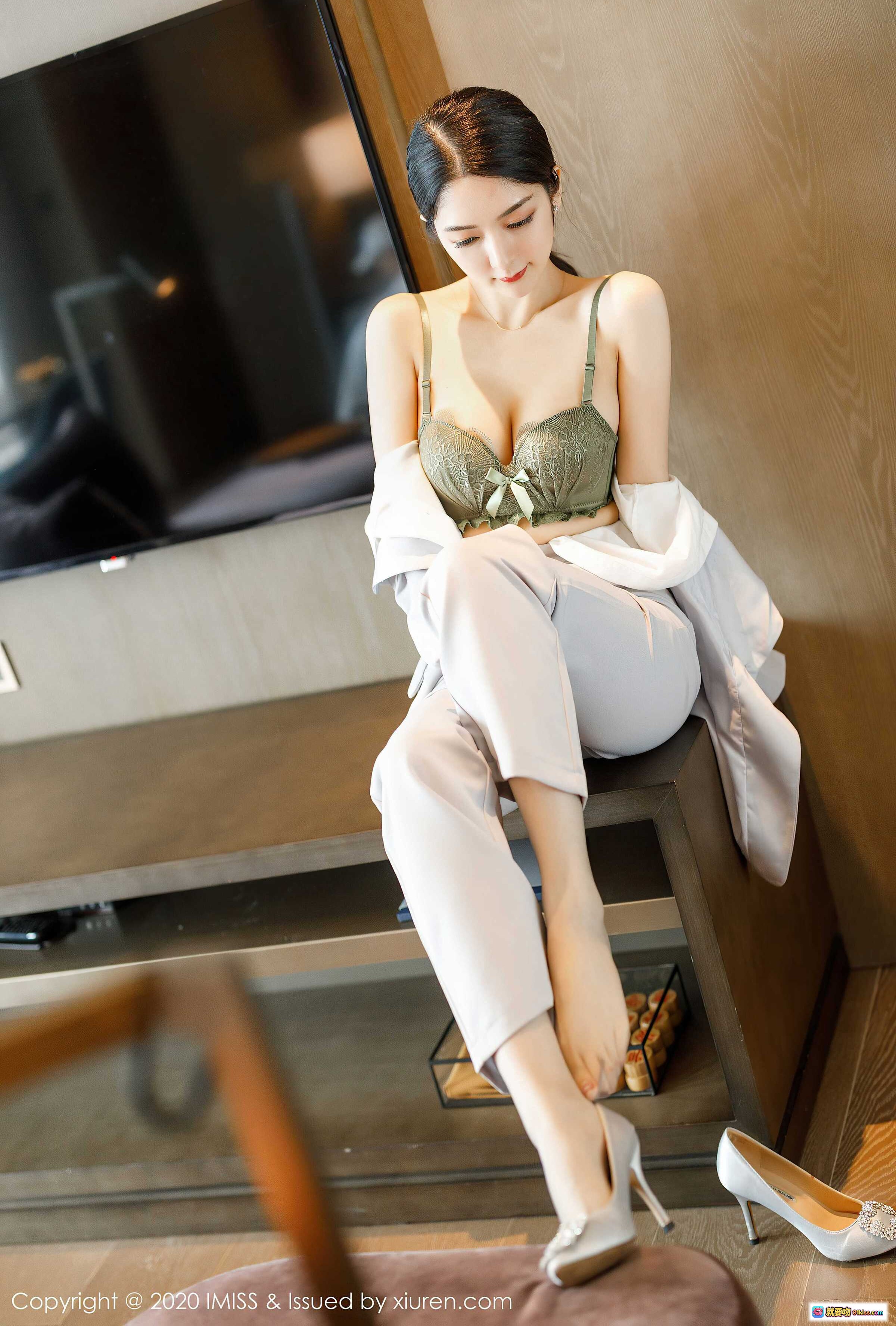 图片[6] - Angela小热巴性感写真：军绿内衣+黑丝美腿+高马尾侧颜，室内自然光私房摄影，Vol.483精选58图 - 就要吻