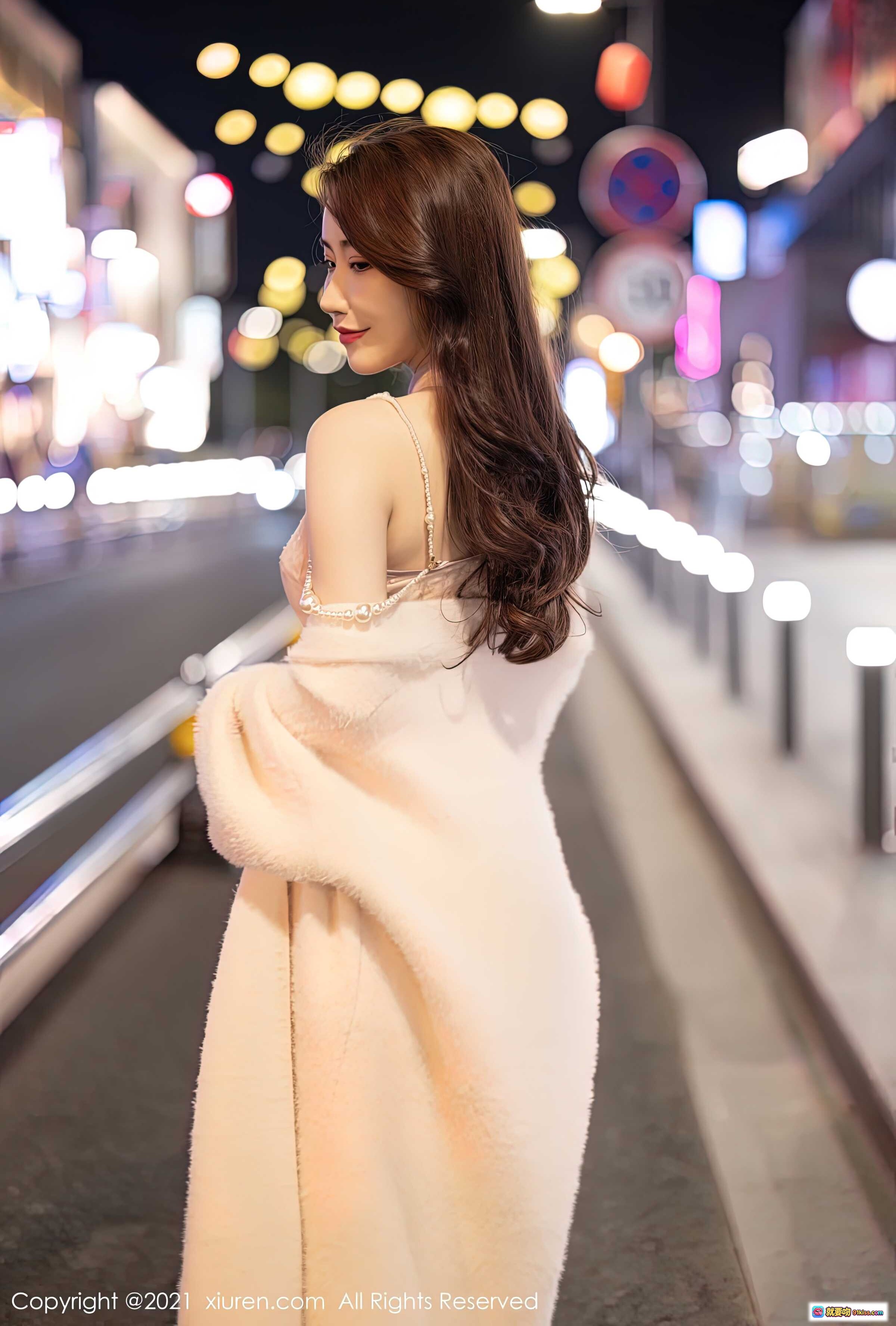 图片[9] - Cherry绯月樱夜街旗袍写真｜粉色蕾丝吊带裙+高跟美腿+城市霓虹背景｜XiuRen秀人网No.3497高清图集 - 就要吻