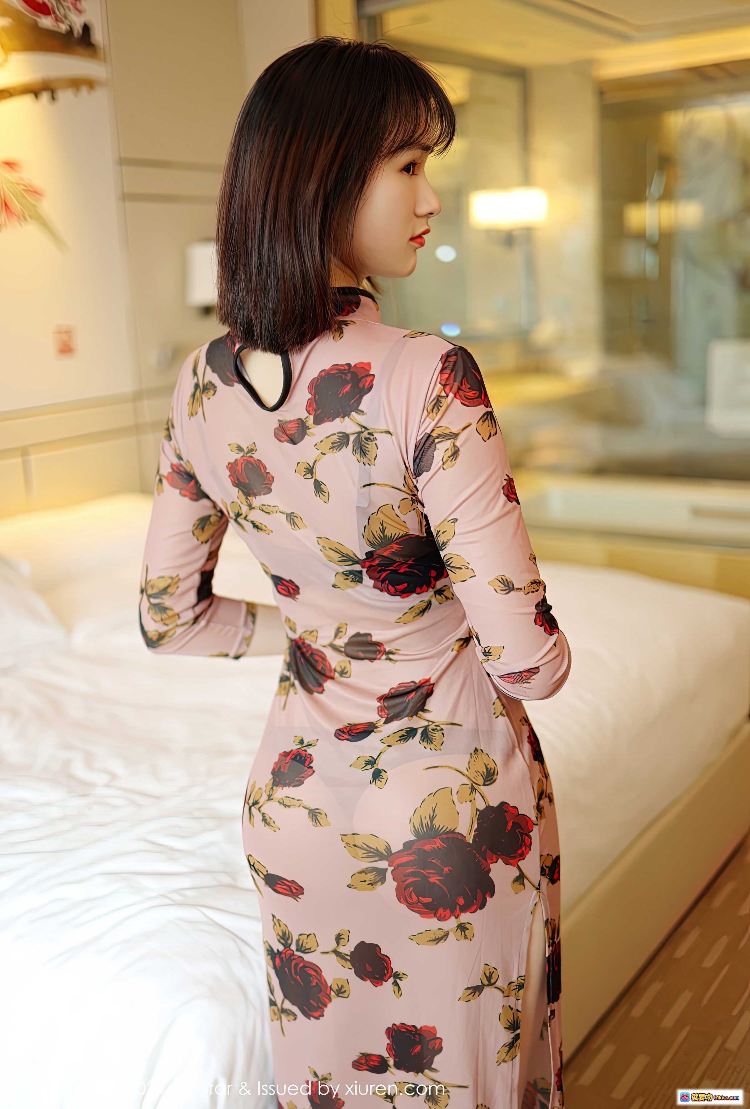 图片[3] - 墨韩旗袍写真 | MFStar模范学院VOL.483 | 粉色花卉高开叉旗袍 | 酒店卧室私房美拍 | 2021年4月20日发布 - 就要吻