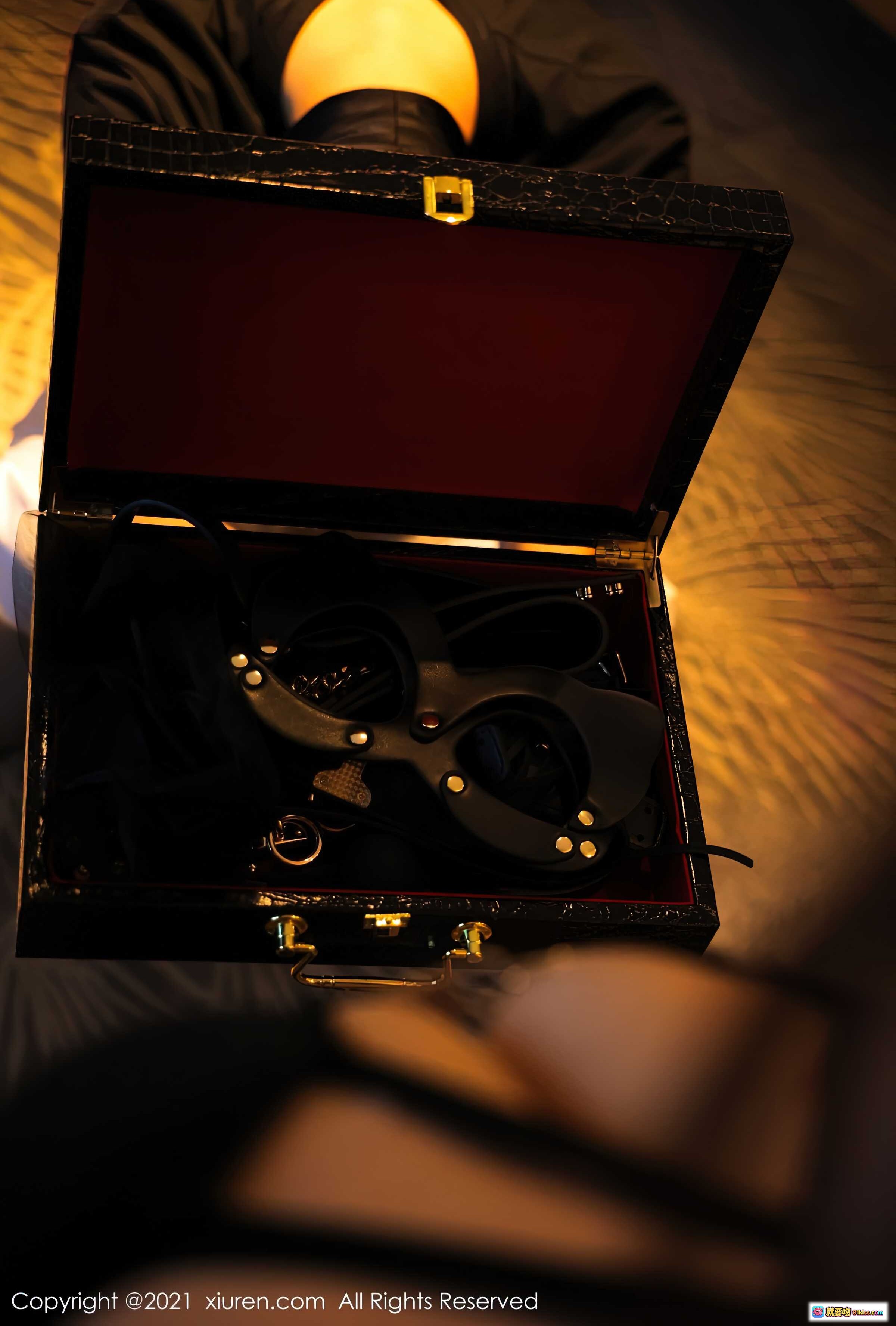 图片[5] - 美七Mia黑丝绑带内衣写真 | XiuRen秀人网2021.06.07 No.3510 | 性感束缚造型 | 高清私房摄影 - 就要吻