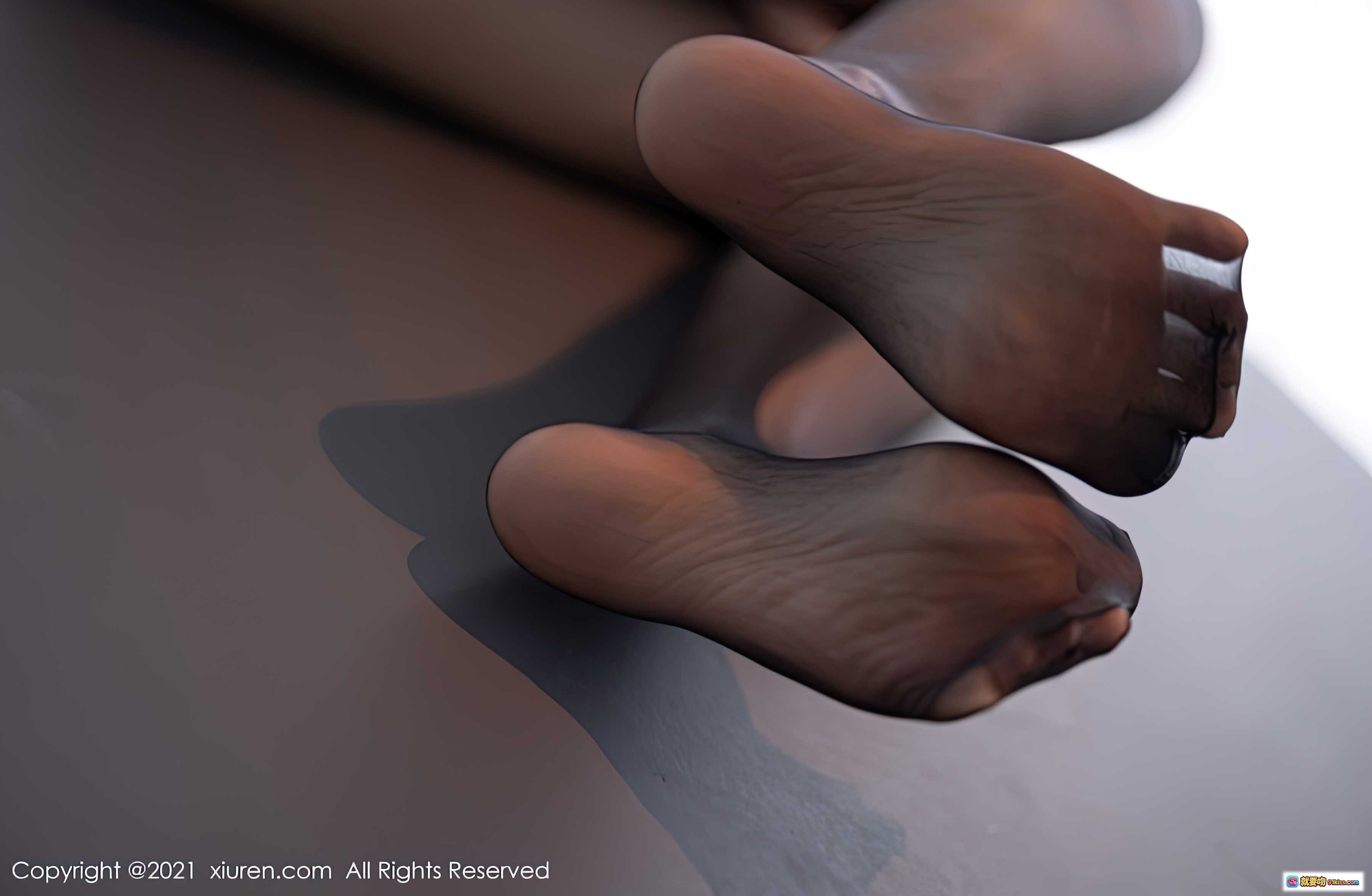 图片[4] - 芝芝Booty深V修身连衣裙街拍写真｜XiuRen秀人网2021.06.10 No.3532优雅性感造型 - 就要吻