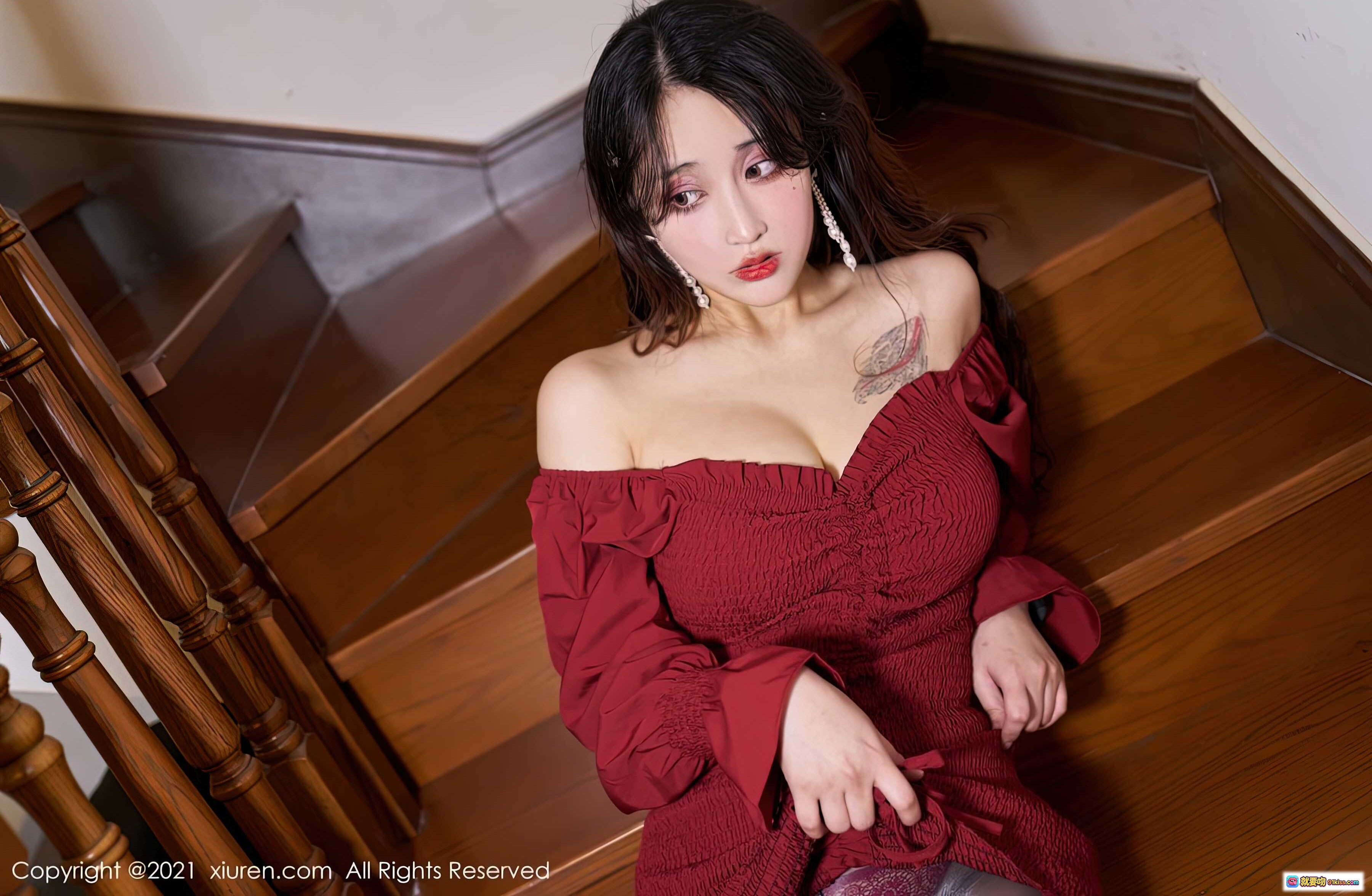 图片[3] - 林子欣Freya红裙黑丝美腿写真 | XiuRen秀人网2021.05.28 No.3476 | 肩部纹身精致妆容性感迷人 - 就要吻