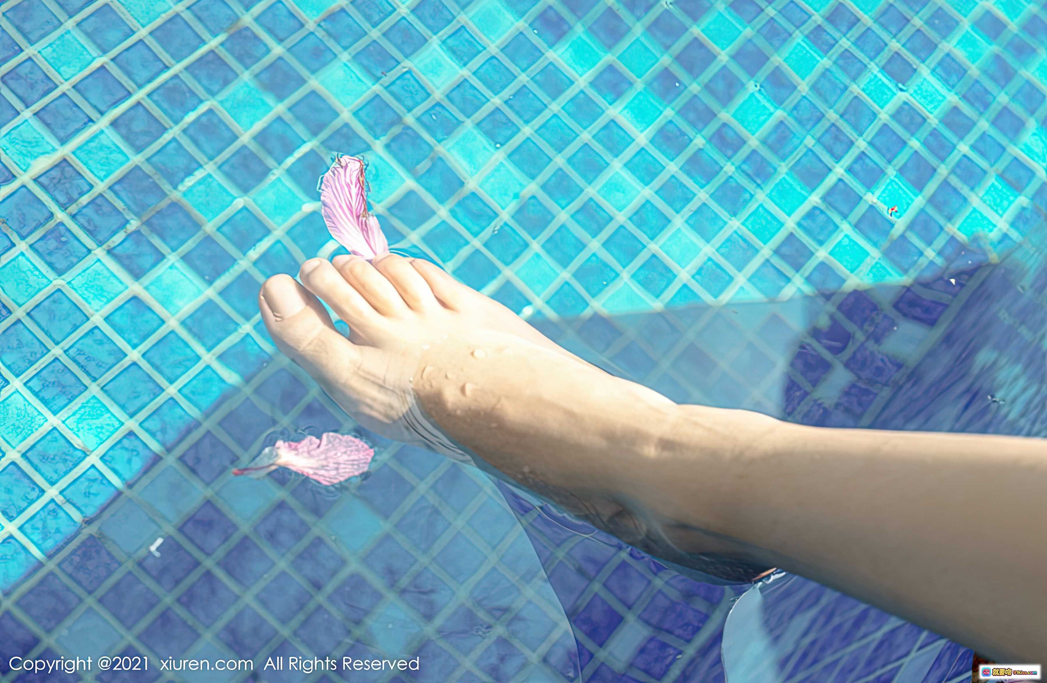 图片[10] - 玥儿玥er性感写真 | XiuRen秀人网2021.05.13 No.3410 | 黑色荷叶边内衣 | 窗边柔光私房照 | 50+高清美图 - 就要吻