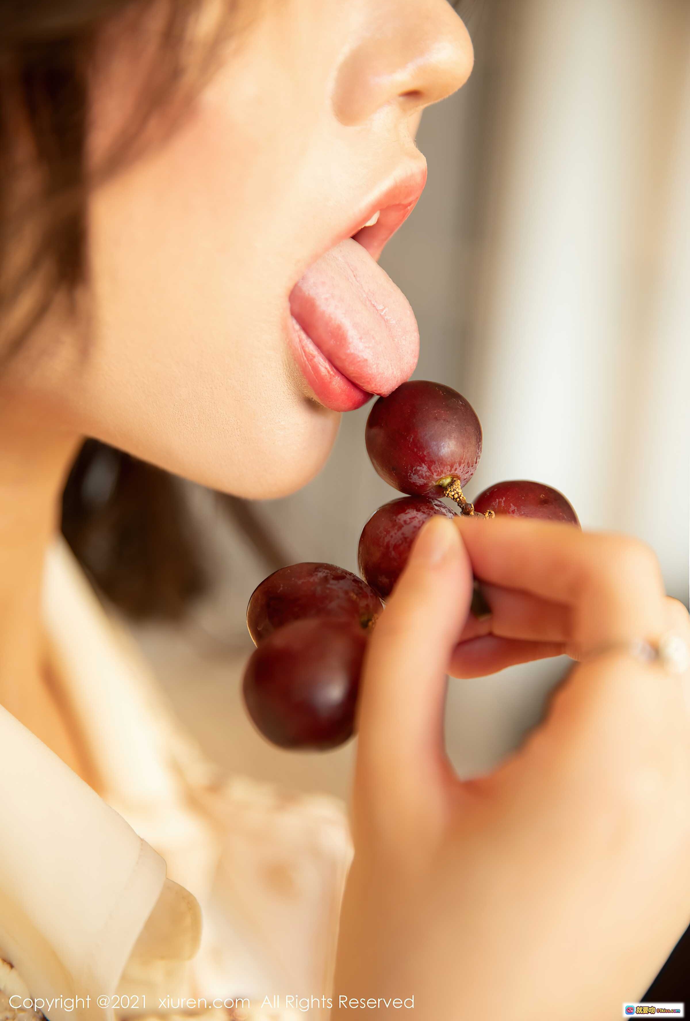 图片[9] - 刘艾琳Allen银色闪粉高跟鞋美腿特写｜丝袜诱惑｜戒指点缀｜优雅坐姿｜XIUREN秀人网2021.05.11 VOL.3393 - 就要吻