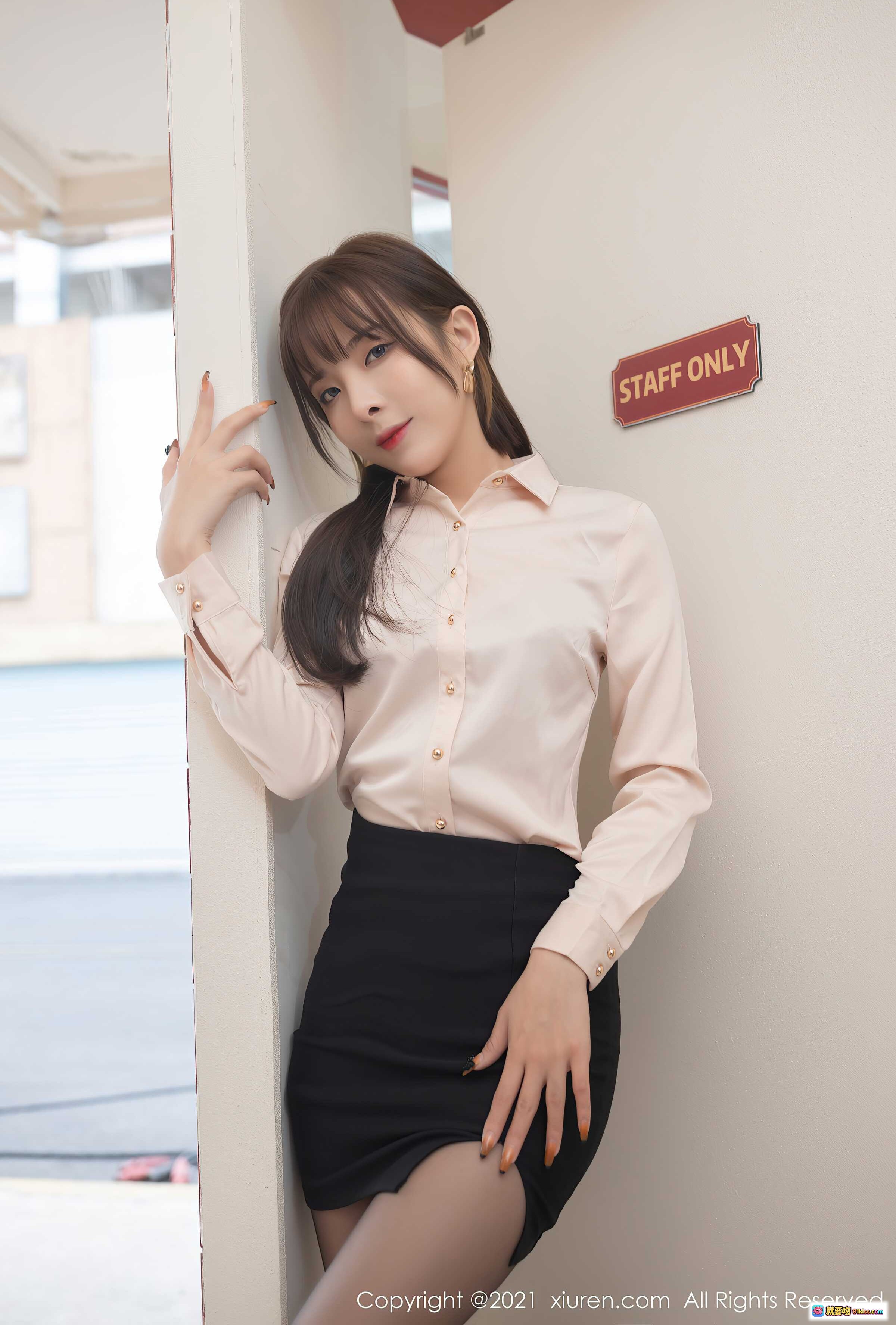 图片[10] - 陈小喵职场OL风写真｜粉色衬衫黑短裙丝袜美腿｜XiuRen秀人网2021.05.24 No.3453 - 就要吻