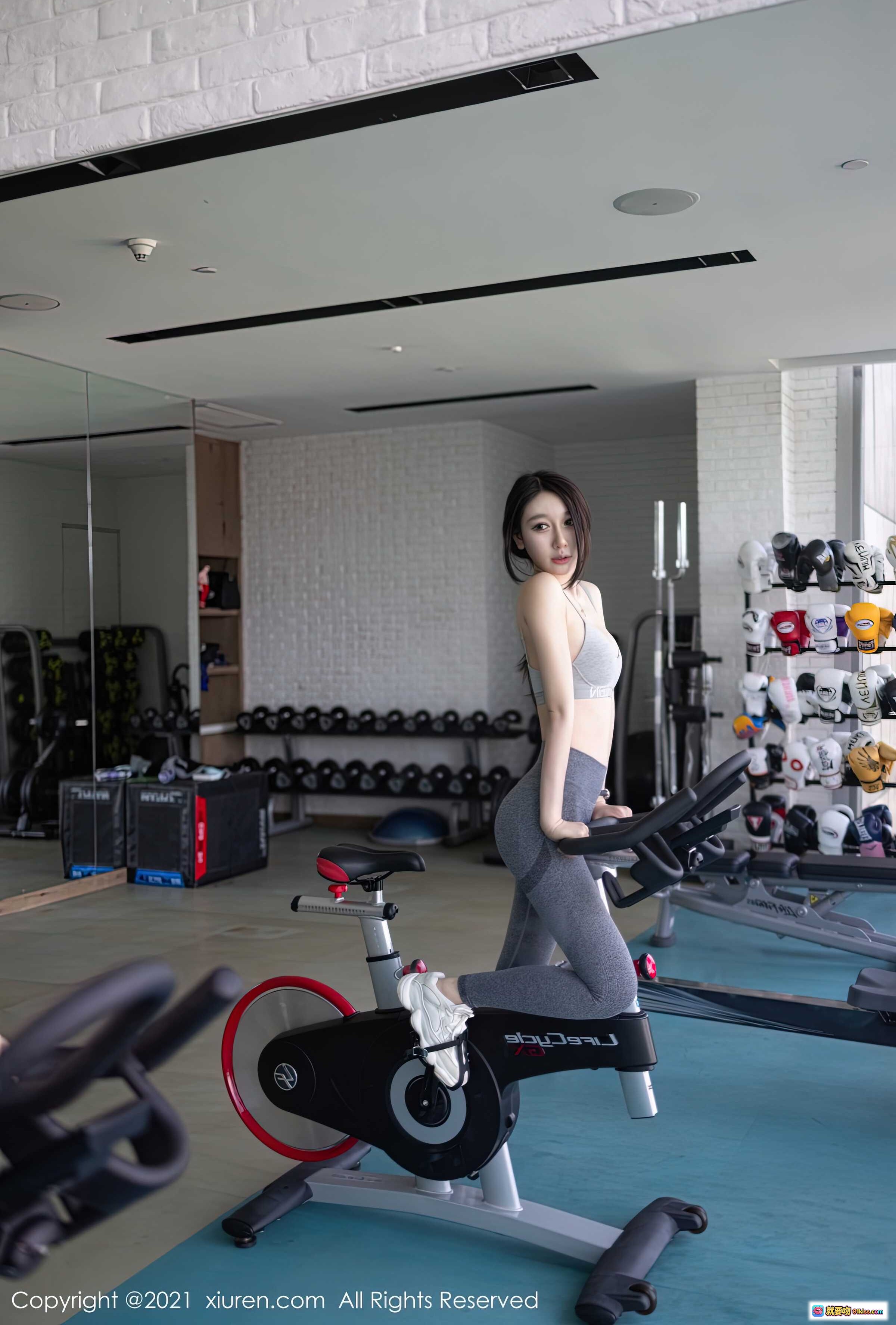图片[8] - Victoria志玲健身房动感单车写真 | 灰色运动内衣紧身裤 | 秀人网No.3436高清美图 - 就要吻