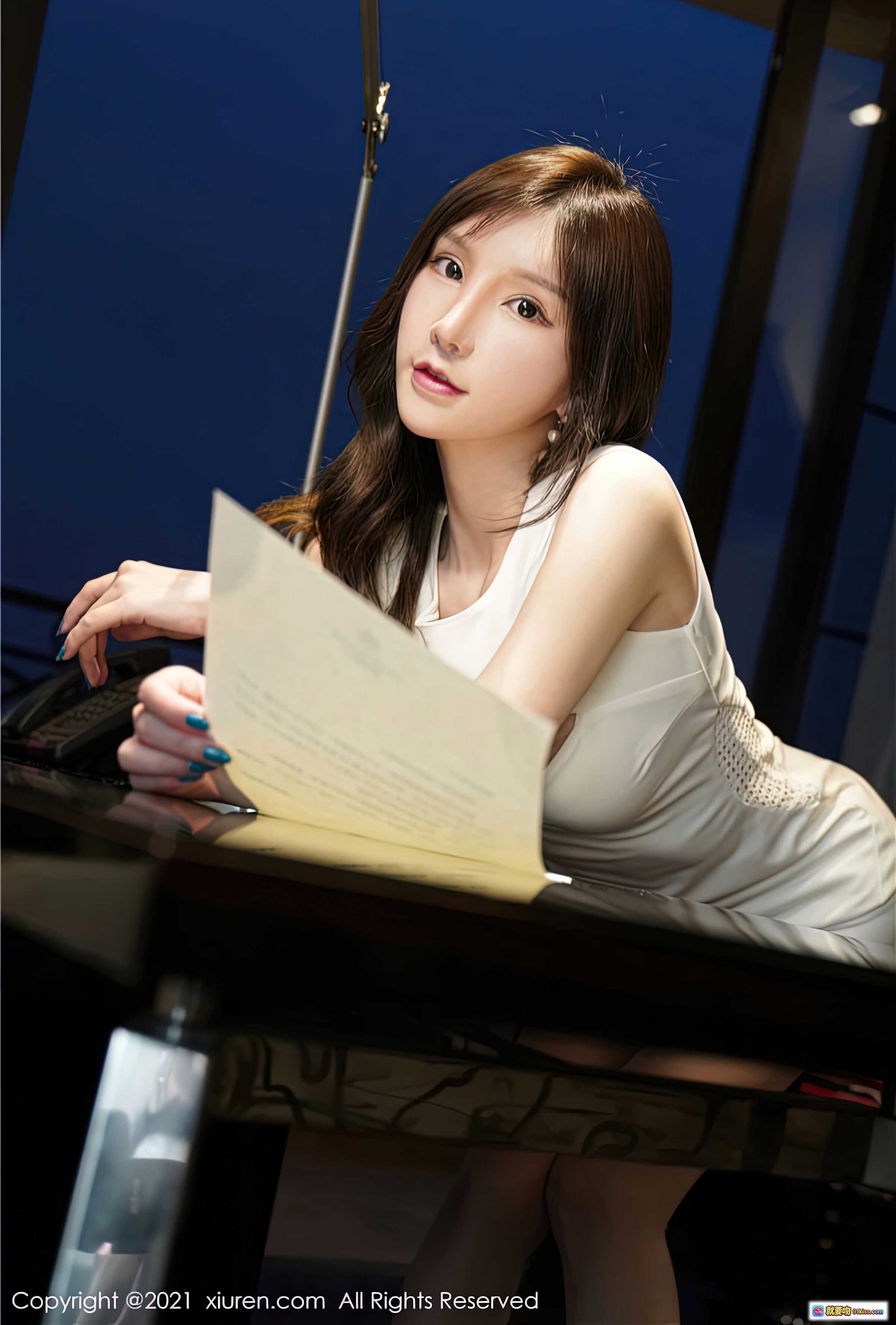 图片[9] - 周于希Sandy优雅白裙写真｜高跟美腿室内夜景氛围感大片｜XiuRen秀人网No.3576高清图集 - 就要吻