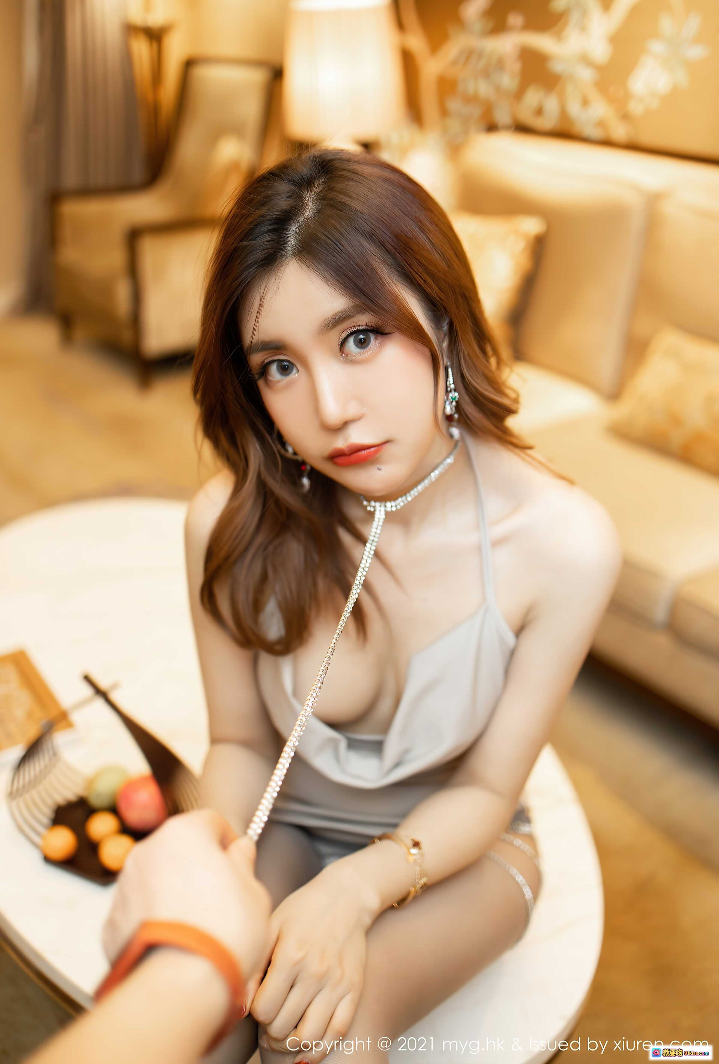 图片[7] - MyGirl美媛馆VOL.488 Carina梦绮优雅坐姿写真｜丝袜美腿高跟鞋｜奢华室内场景｜2021年2月8日发布 - 就要吻