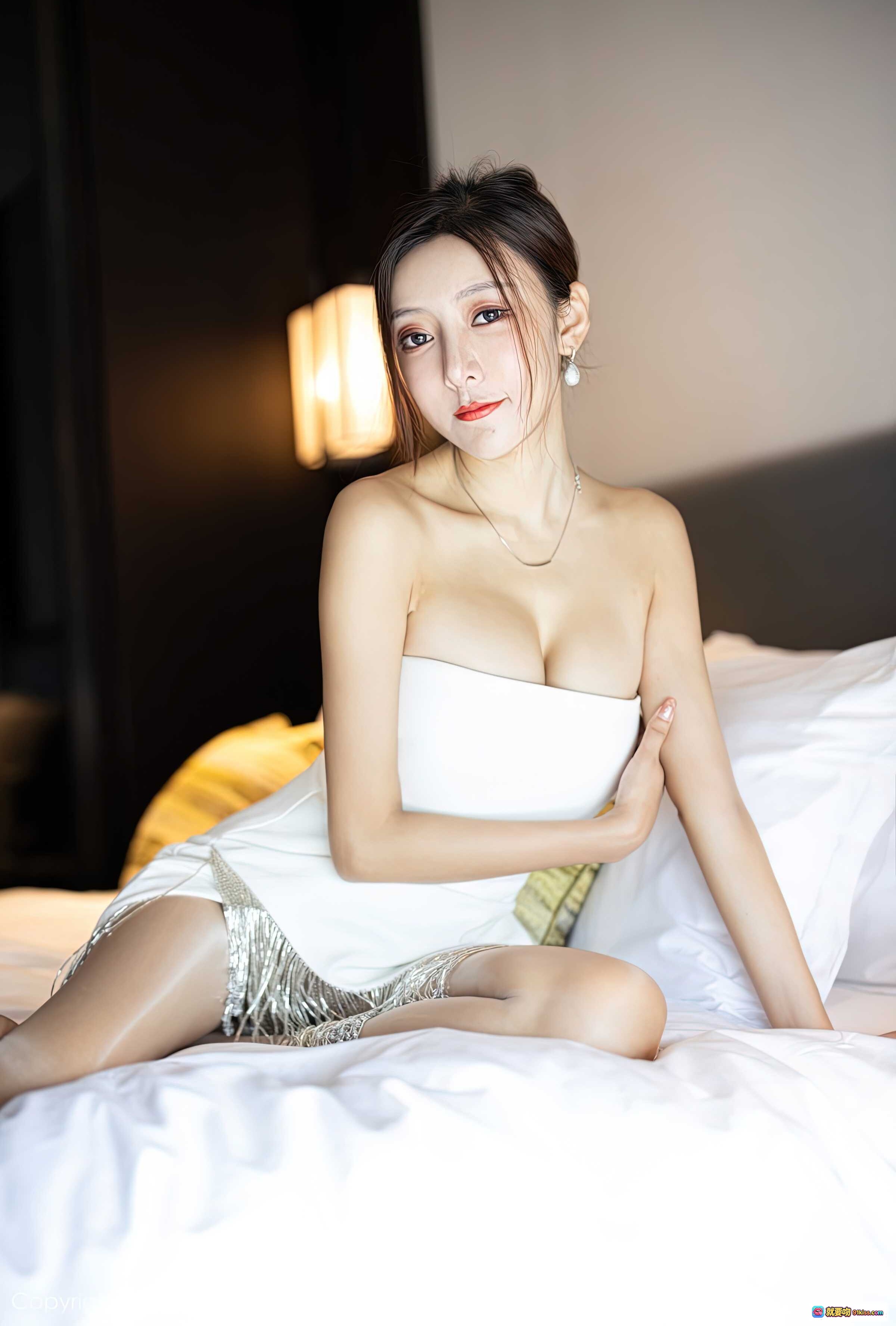 图片[9] - 王馨瑶yanni白色西装套装性感写真 | 美媛馆2021高清私房照 | 优雅高跟美腿姿势 - 就要吻