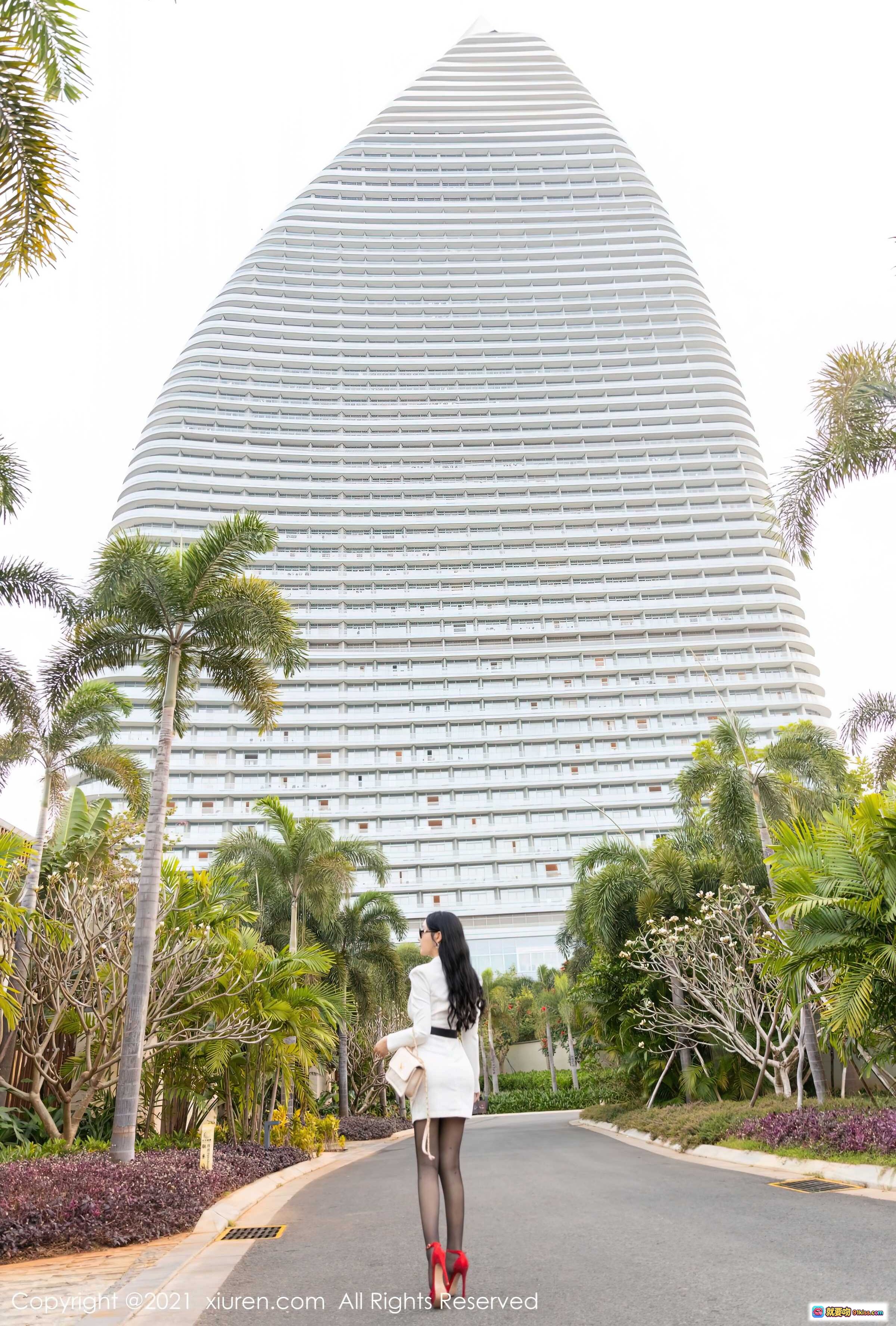 图片[8] - 允爾白裙黑丝红高跟时尚写真 | XiuRen秀人网2021.06.24 No.3581优雅气质美腿造型 - 就要吻