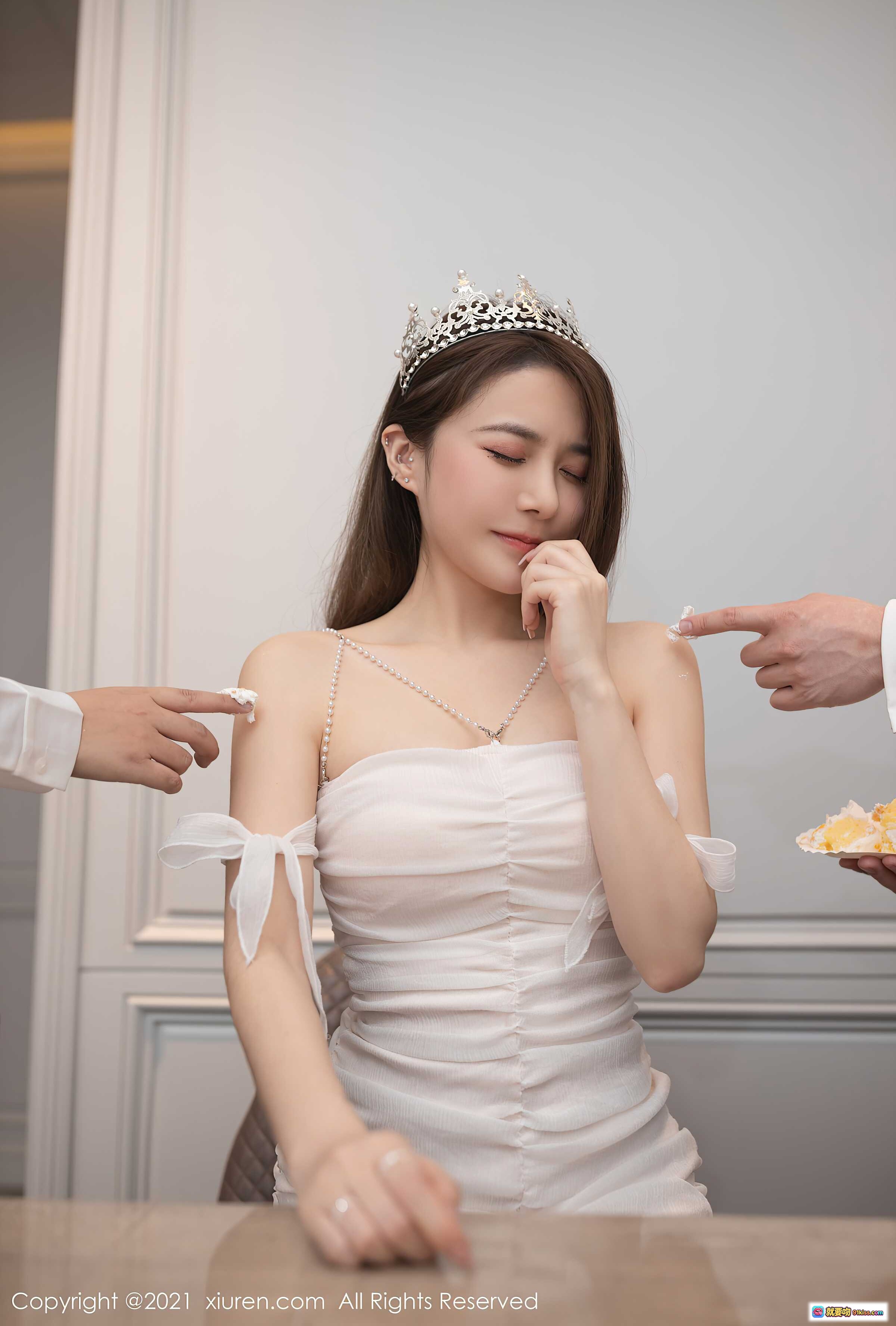 图片[3] - XiuRen秀人网2021.05.21 No.3447 鱼子酱Fish 美腿丝袜高跟鞋室内写真 优雅坐姿木地板背景 52+1P高清图集 - 就要吻