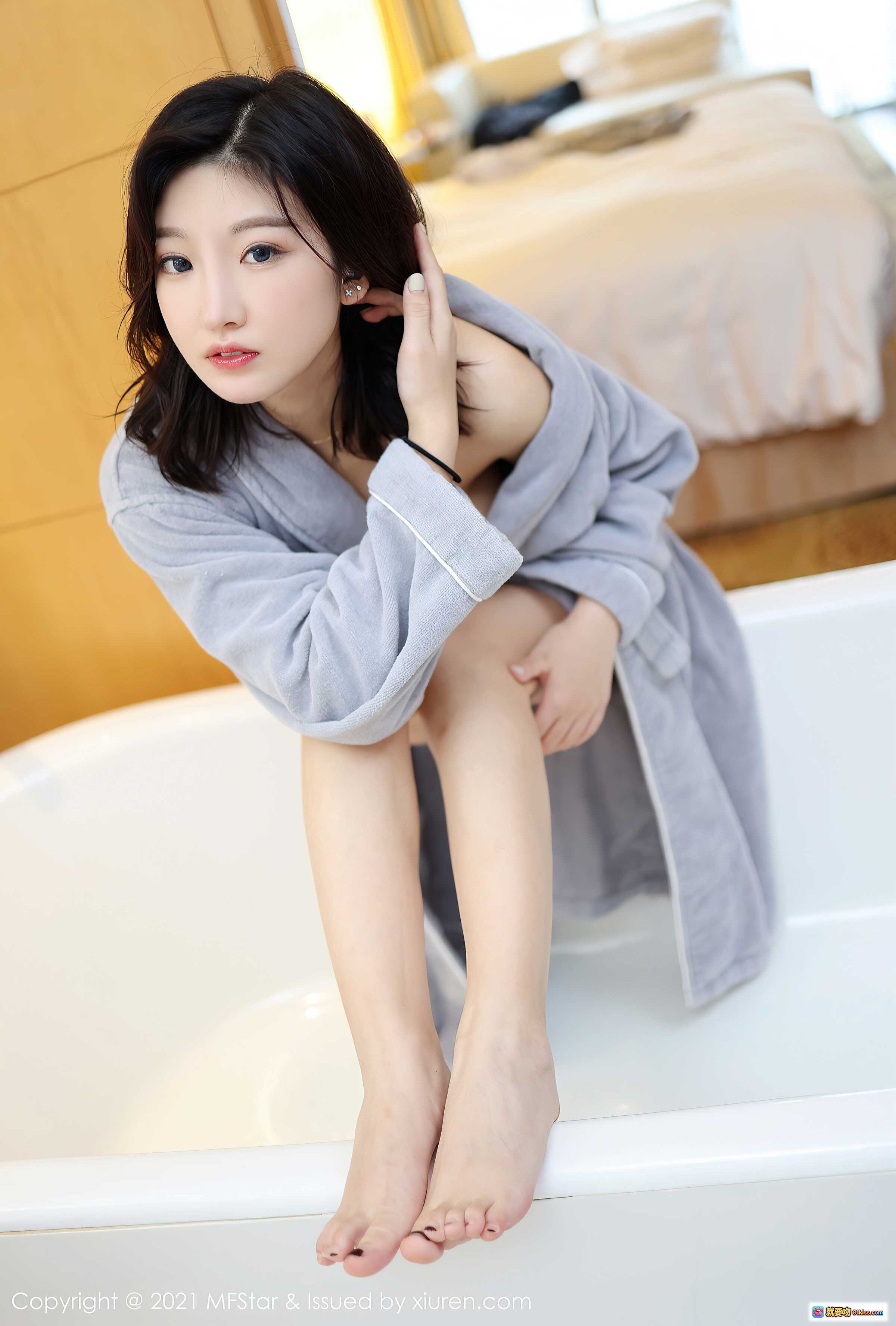 图片[6] - MFStar模范学院Vol.478人间荒糖 灰色浴袍美女浴室写真 优雅性感私房照 2021高清摄影集 - 就要吻