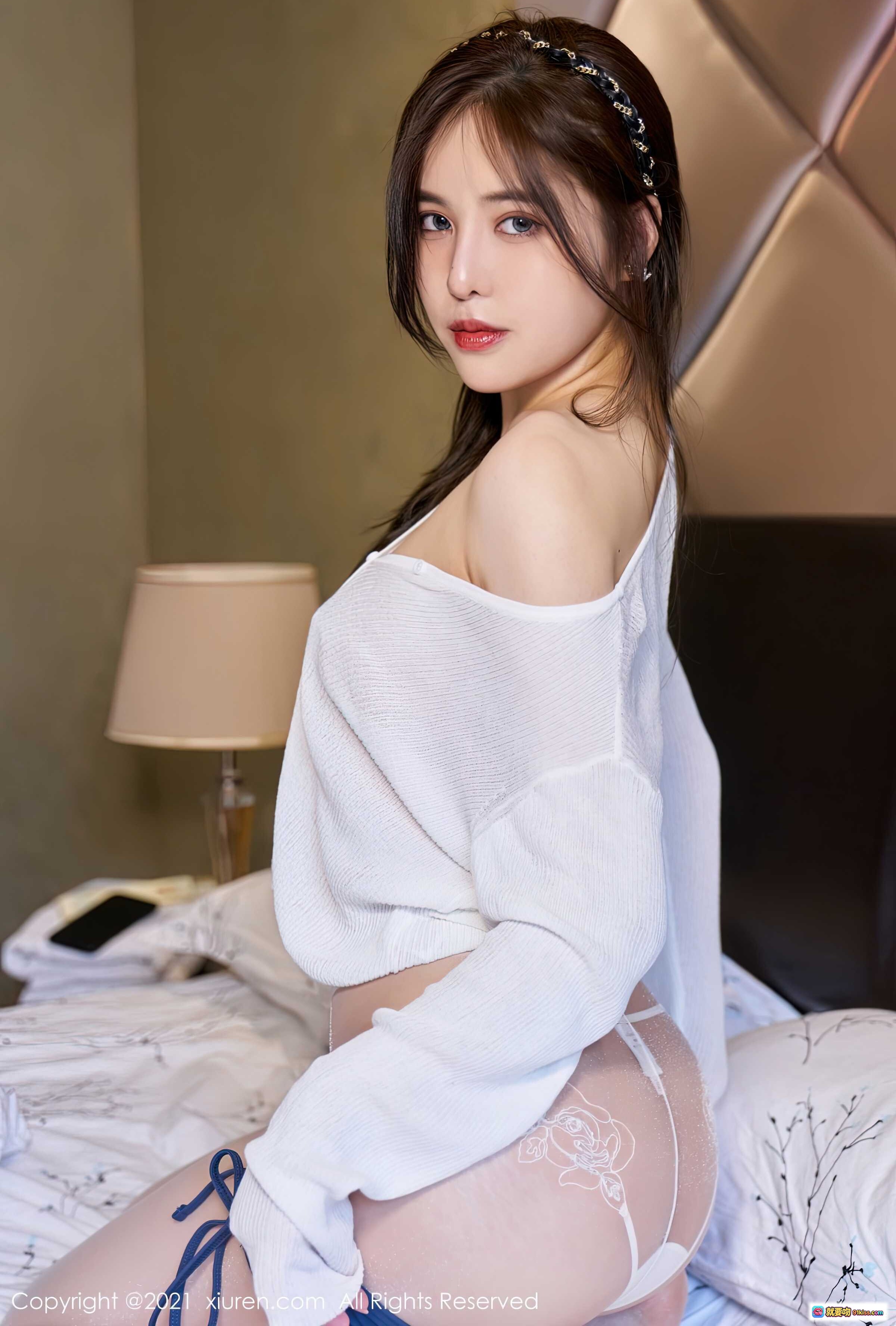 图片[2] - 韩静安白衫蓝裙美腿写真 | XiuRen秀人网2021.05.17 No.3419 纯欲风室内私房照 - 就要吻