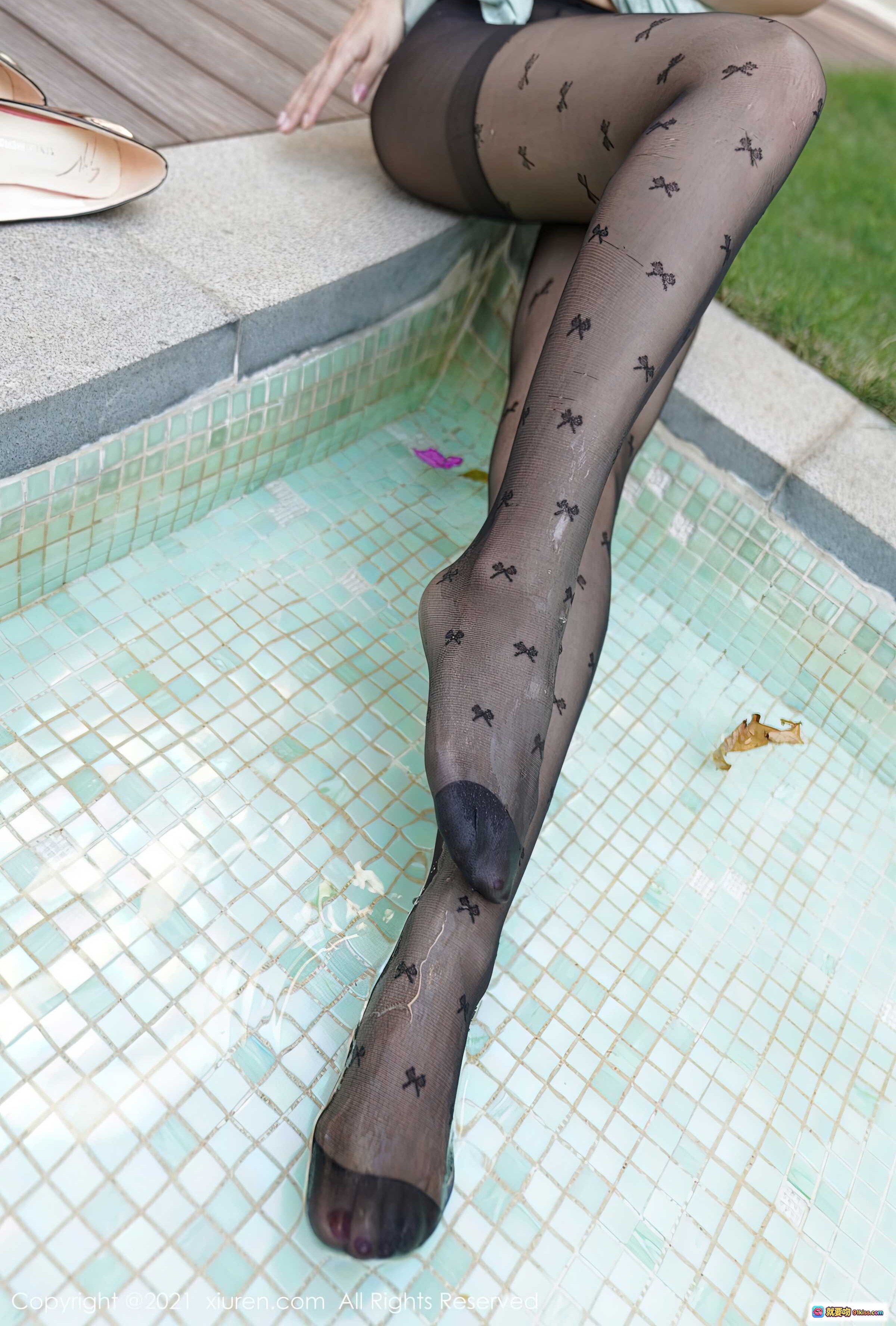 图片[3] - 张雨萌浅蓝吊带裙黑丝美腿草地写真 – XiuRen秀人网2021.05.17 No.3417高清图集 - 就要吻