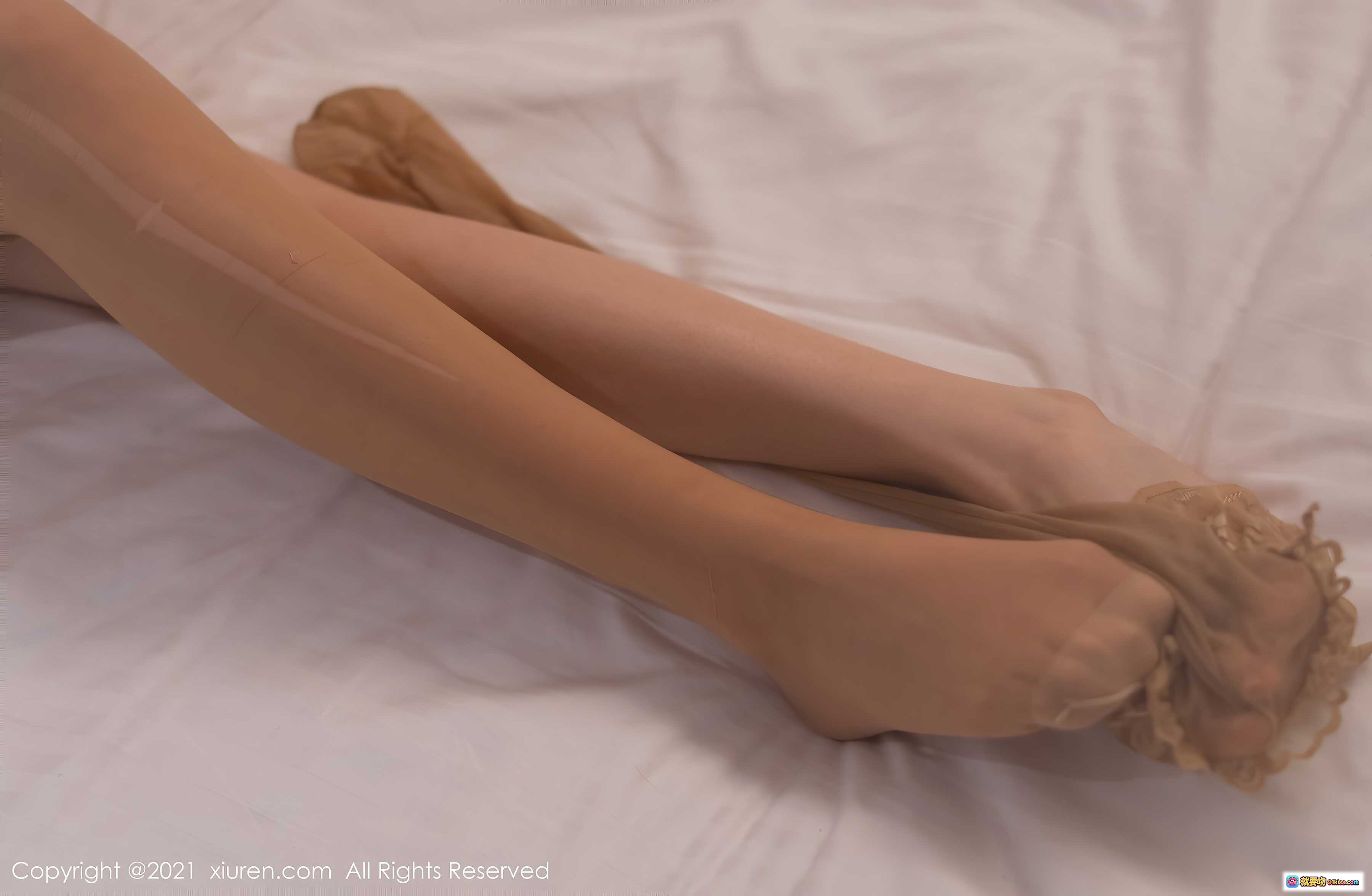 图片[3] - 娜露Selena性感写真｜XIUREN秀人网2021.05.07 VOL.3379｜白色床品私房美拍｜优雅侧卧姿态｜精致内衣诱惑｜高清48图集 - 就要吻