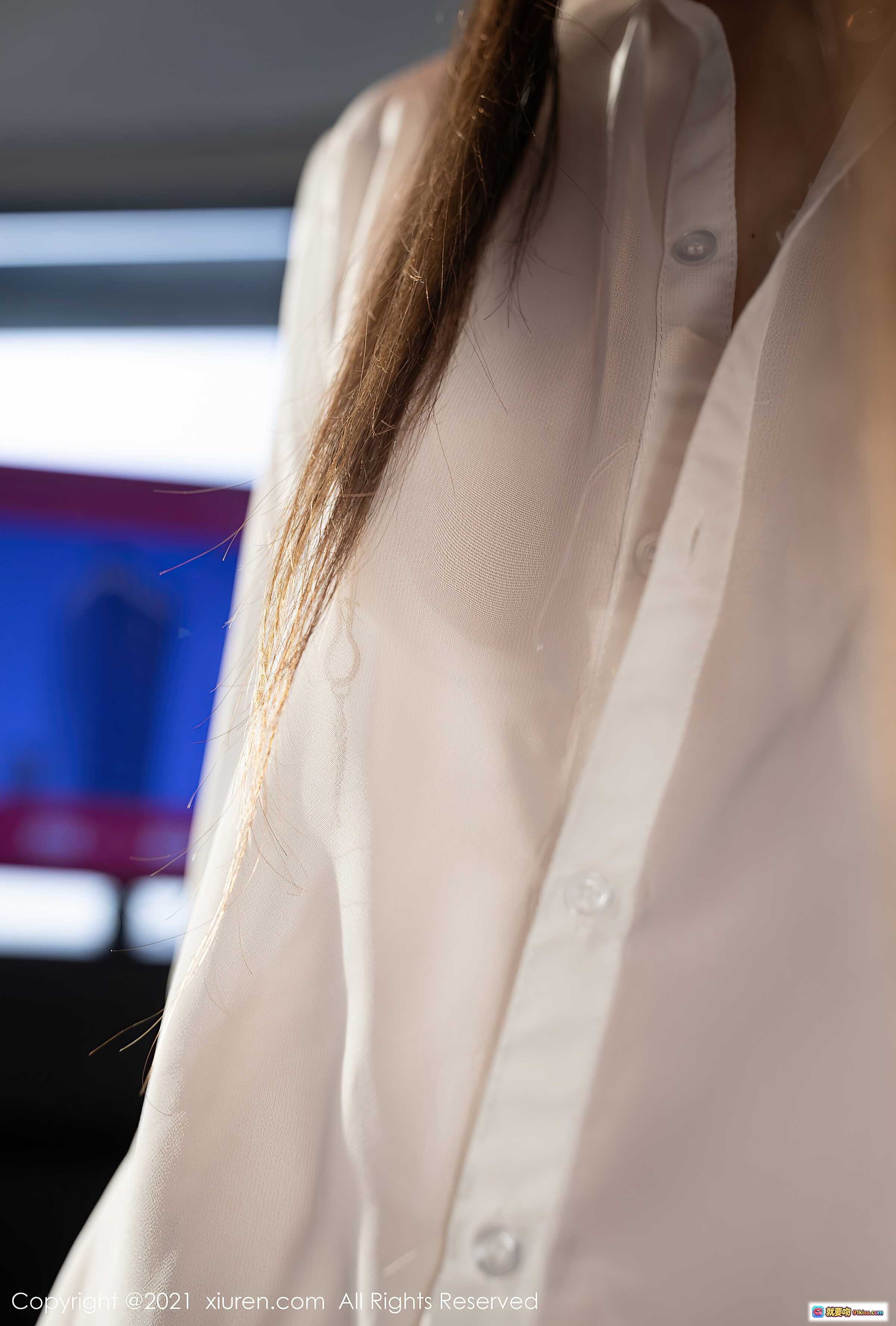 图片[2] - XiuRen秀人网2021.06.25 No.3589 鱼子酱Fish 白衬衫蕾丝内衣沙发写真 甜美性感私房美图 - 就要吻